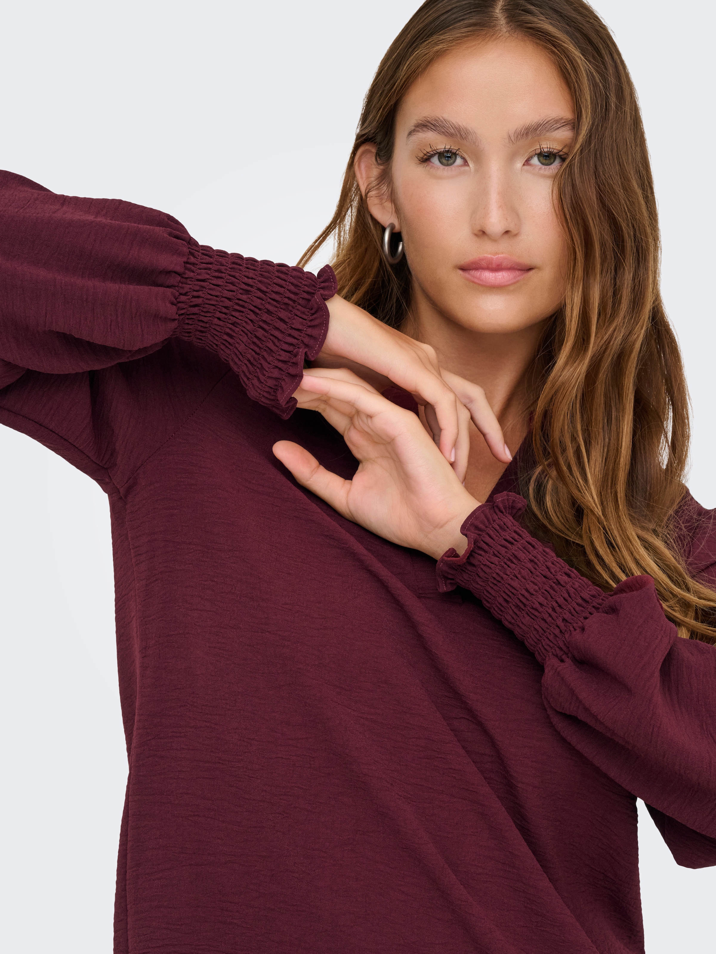 ONLY Blusenshirt »ONLMETTE V-NECK LS SMOCK TOP NOOS WVN«