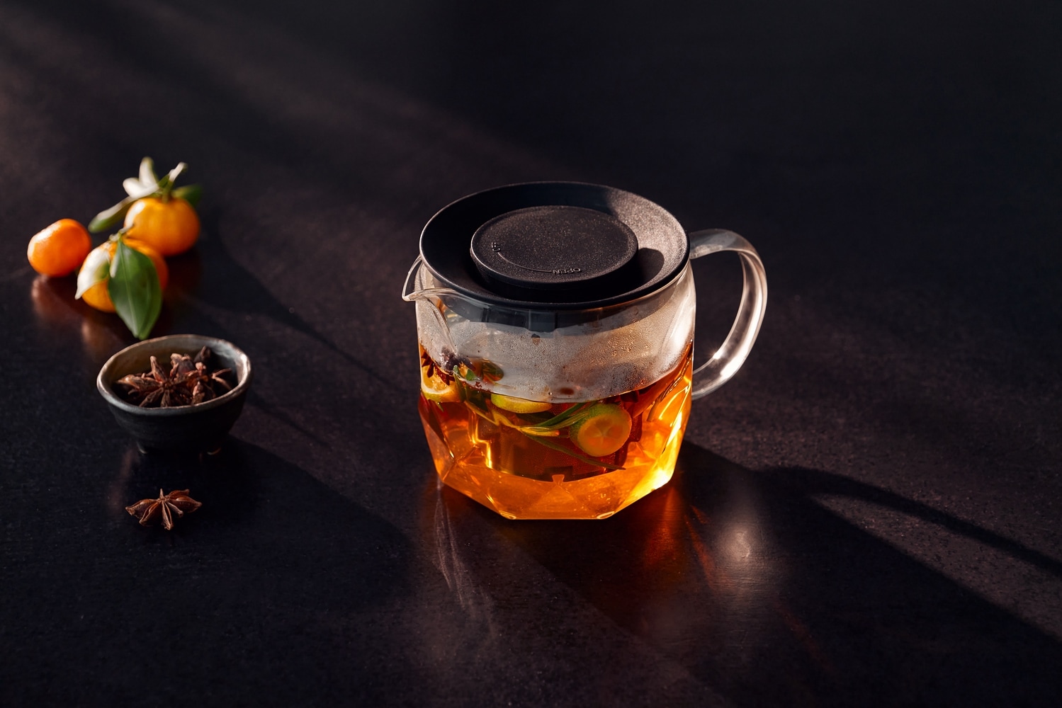 RESTO Kitchenware Teekanne »Ain, hitzebeständige Glaskanne im 3D Design, Höhe 12 cm« 1 l 4 Stk. tlg. mit herausnehmbarem Filtersieb aus Edelstahl, im Geschenkkarton