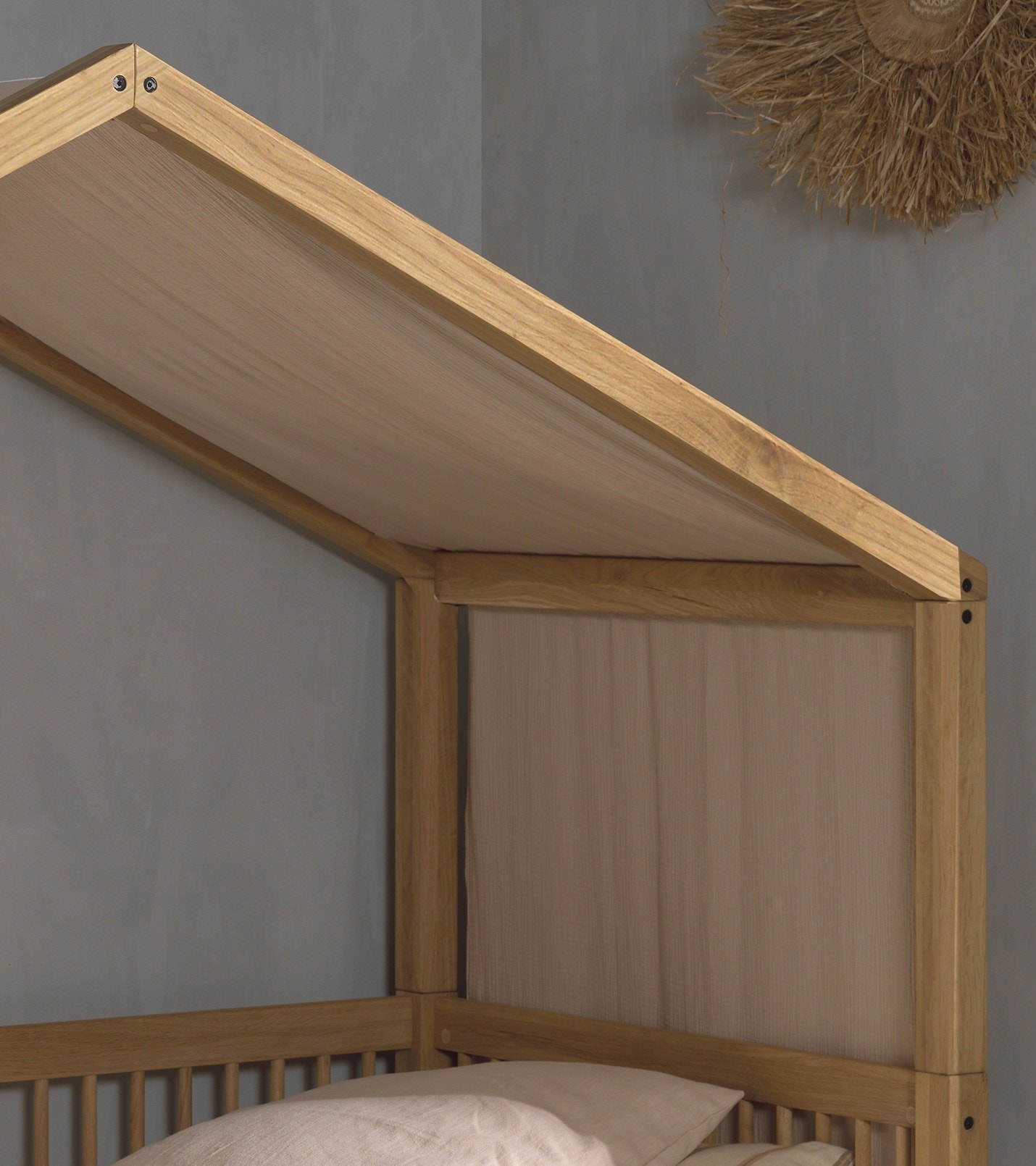 Home affaire Hausbett »Eiche massiv geölt, Made in Europe, langlebige Qualität«, (B/H/T ca. 207,5x170x97,5cm, inkl. Dachaufbau und Massivholz Lattenrost), Liegefläche 90x200 cm, inkl. Textilhimmel und Bettschublade