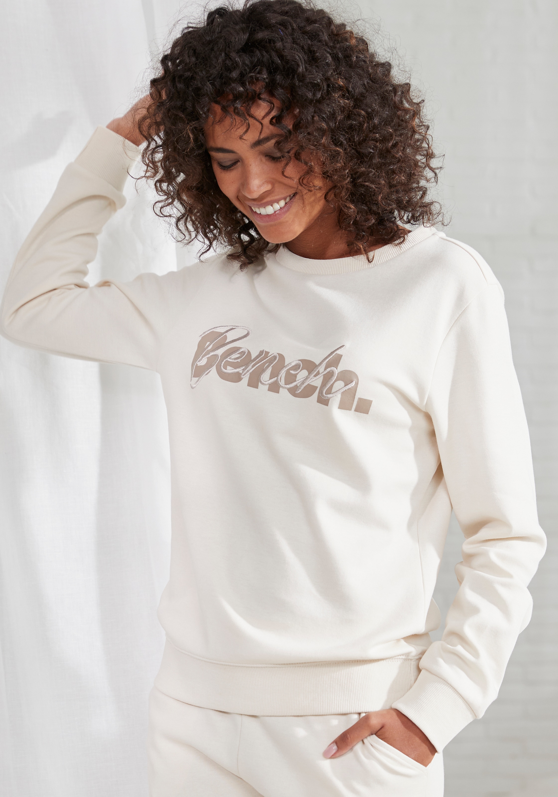 Bench. Loungewear Sweatshirt , mit Logodruck und Stickerei, Loungewear
