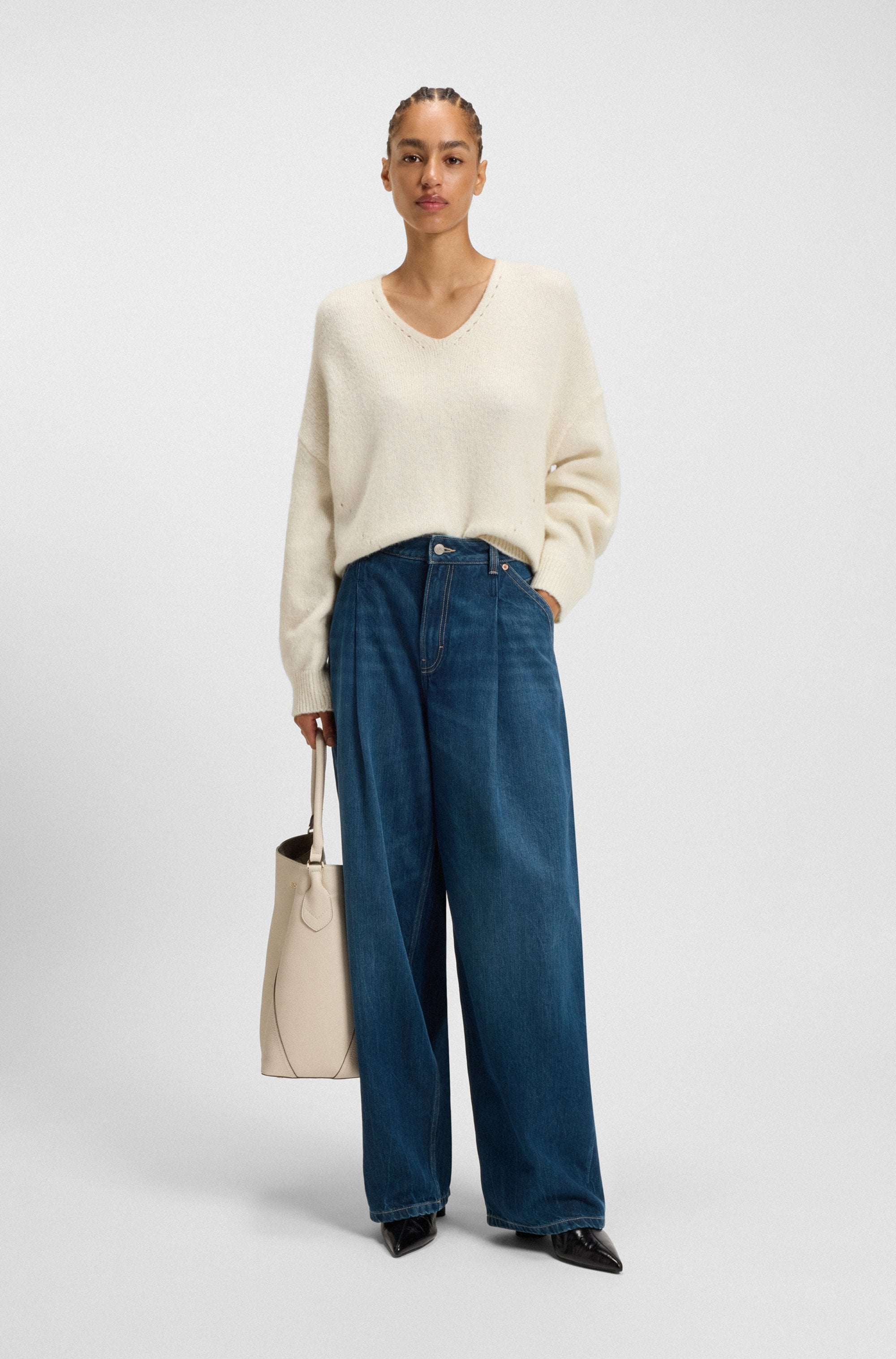 BOSS ORANGE Strickpullover »Fondyssa Premium Damenmode«, im Relaxed Fit, V-Ausschnitt