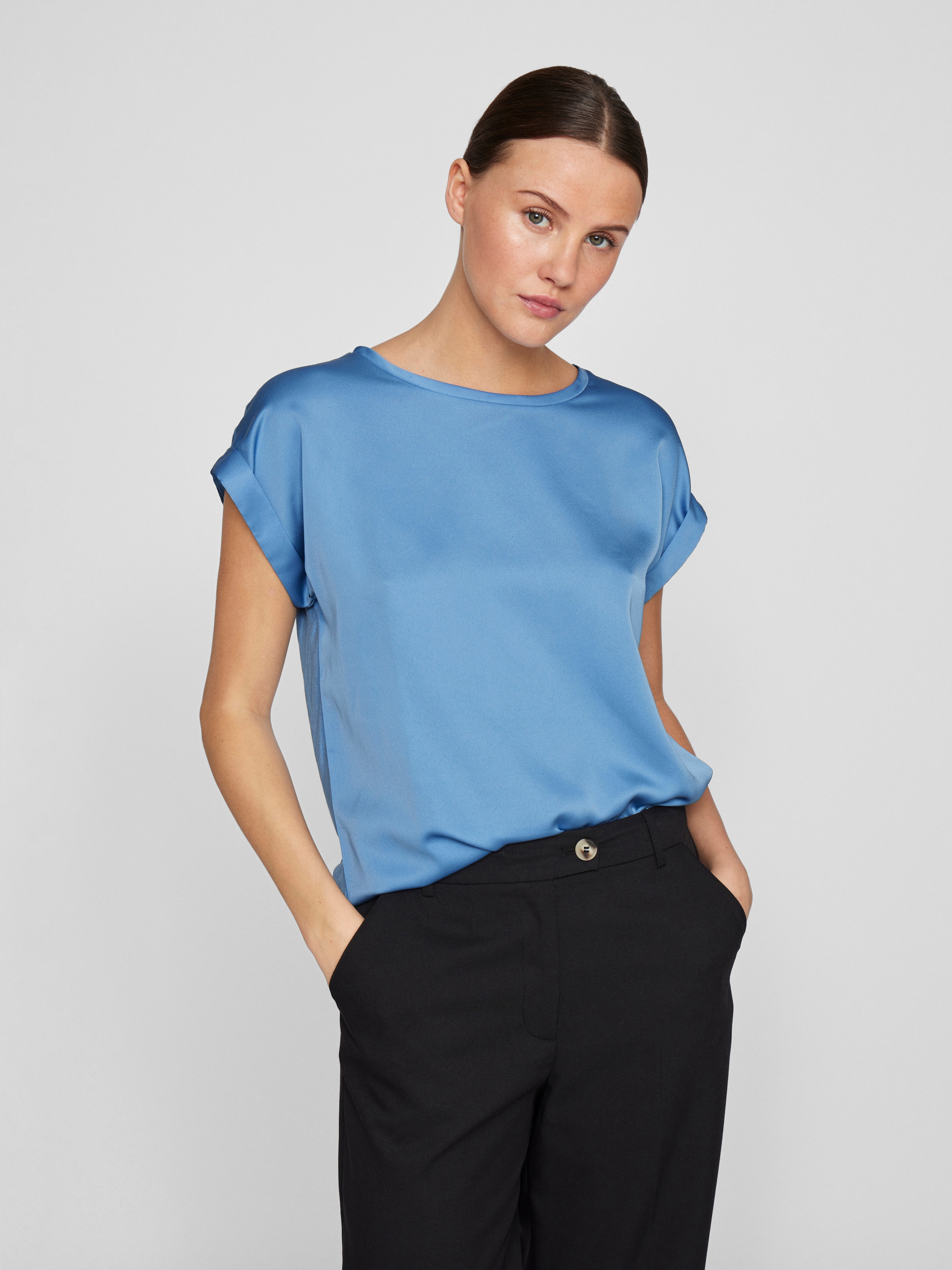 Vila Kurzarmshirt »VIELLETTE S/S SATIN TOP - NOOS«, Satin Optik
