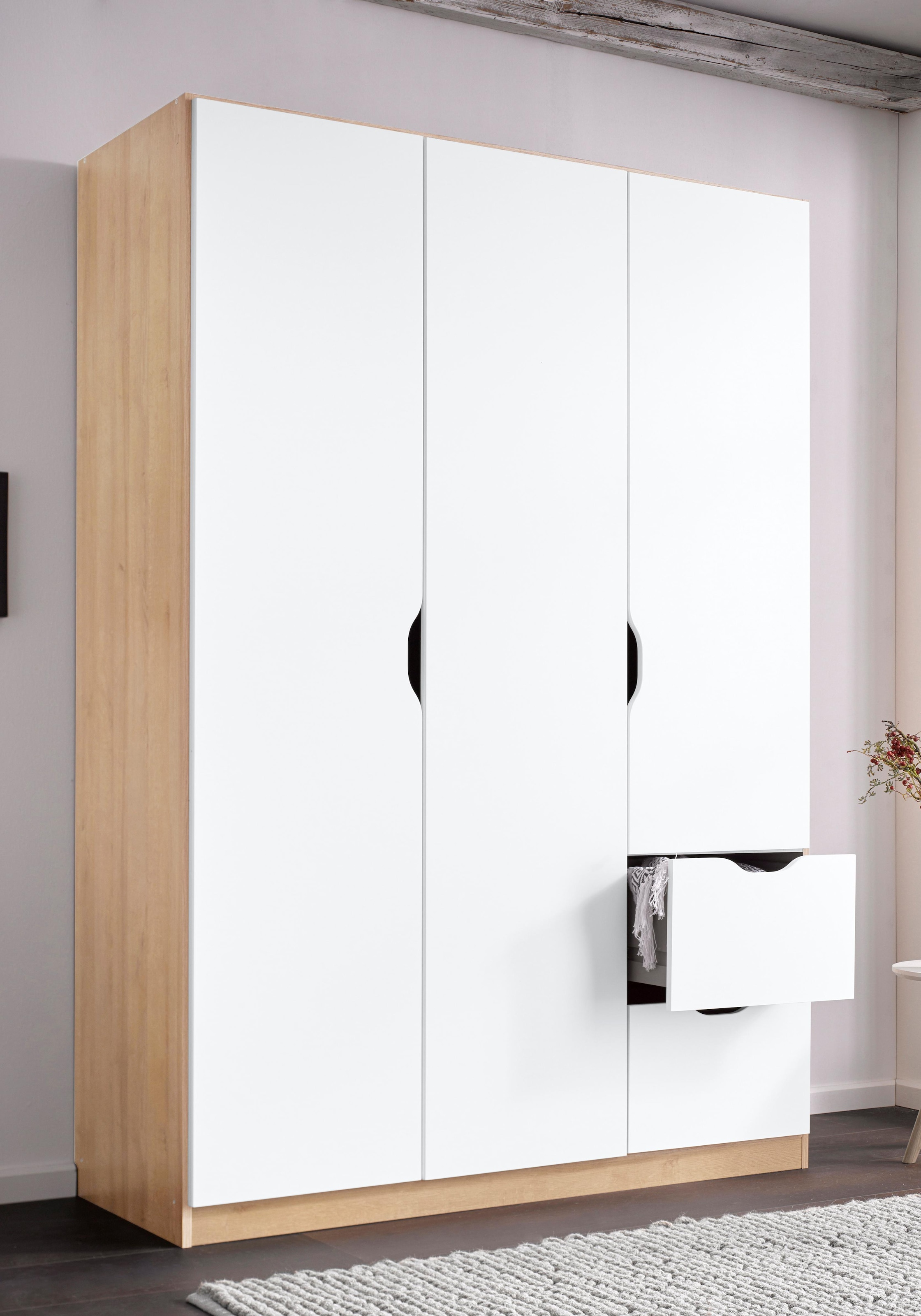 rauch Kleiderschrank »Freising geräumiger Schrank Garderobe Schlafzimmerschrank«, (in 2 Breiten erhältlich TOP ANGEBOT !), mit Griffmulden und Schubkästen TOP PRODUKT