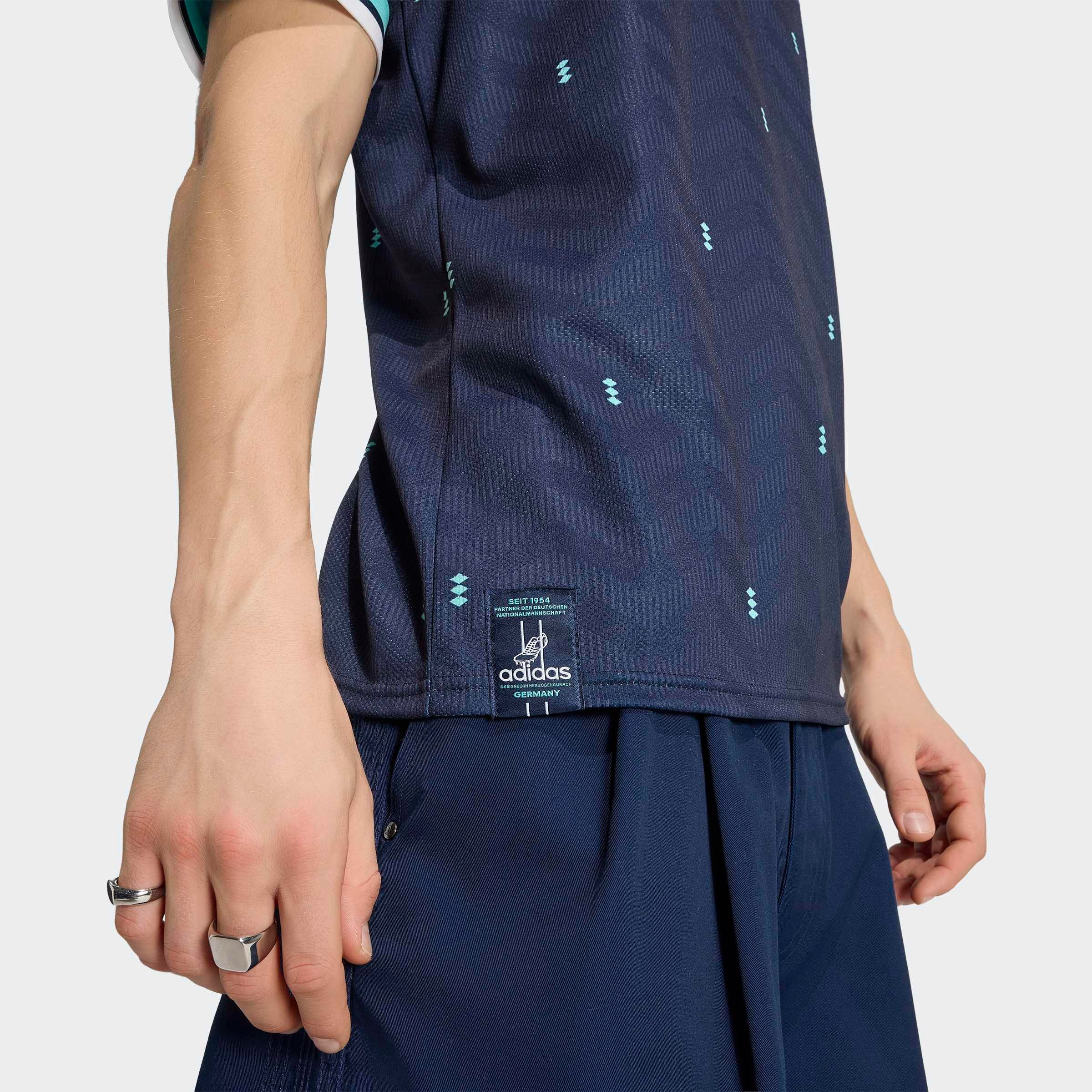 adidas Performance Fußballtrikot »DEUTSCHLAND 26 AUSWÄRTSTRIKOT« mit Climacool® Technologie, V-Ausschnitt, mit geripptem Bund