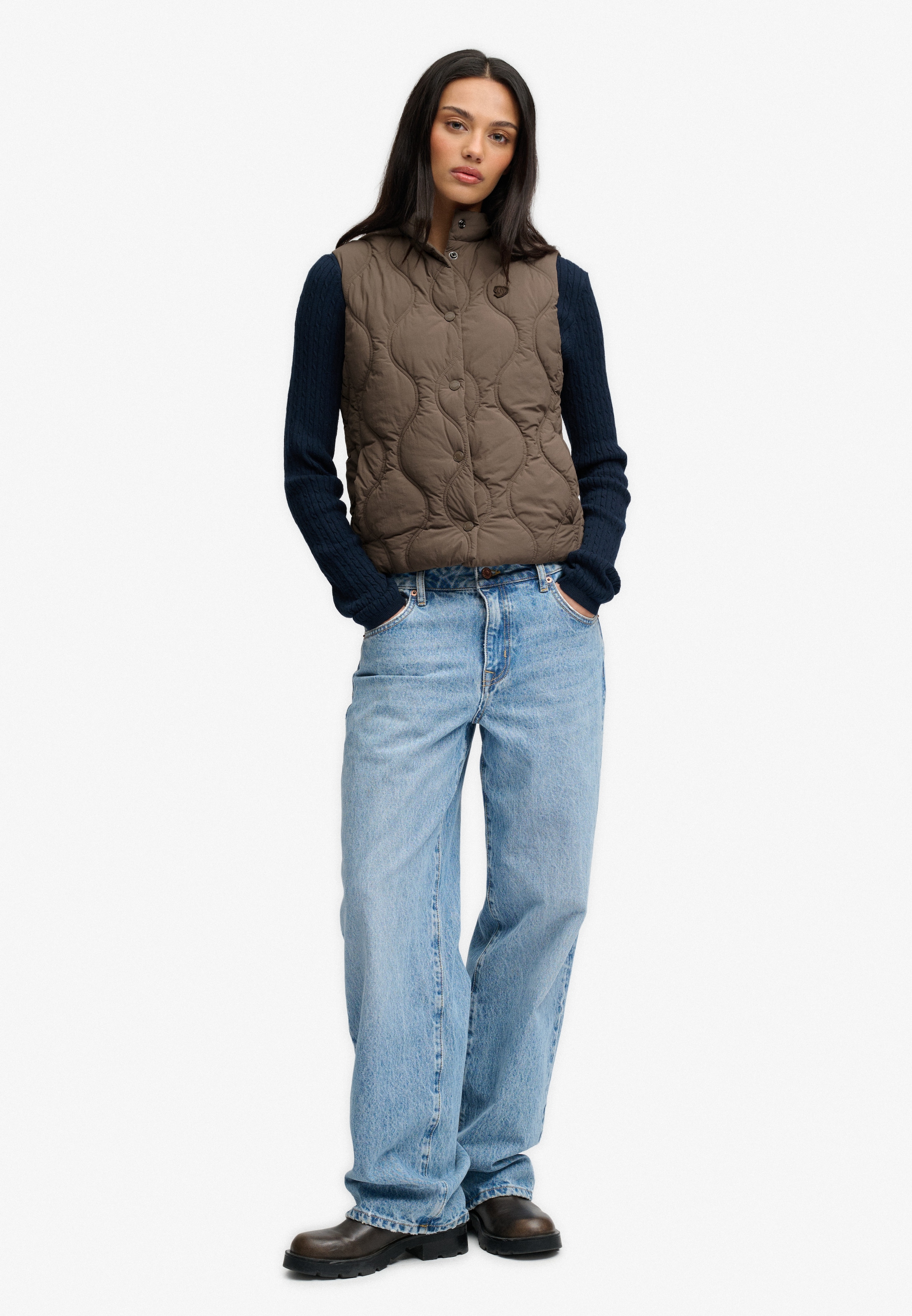 Superdry Steppweste »ONION QUILT CRINKLE SNAP GILET« aus Nylon, Slim Fit, mit Reißverschluss, in normaler Länge