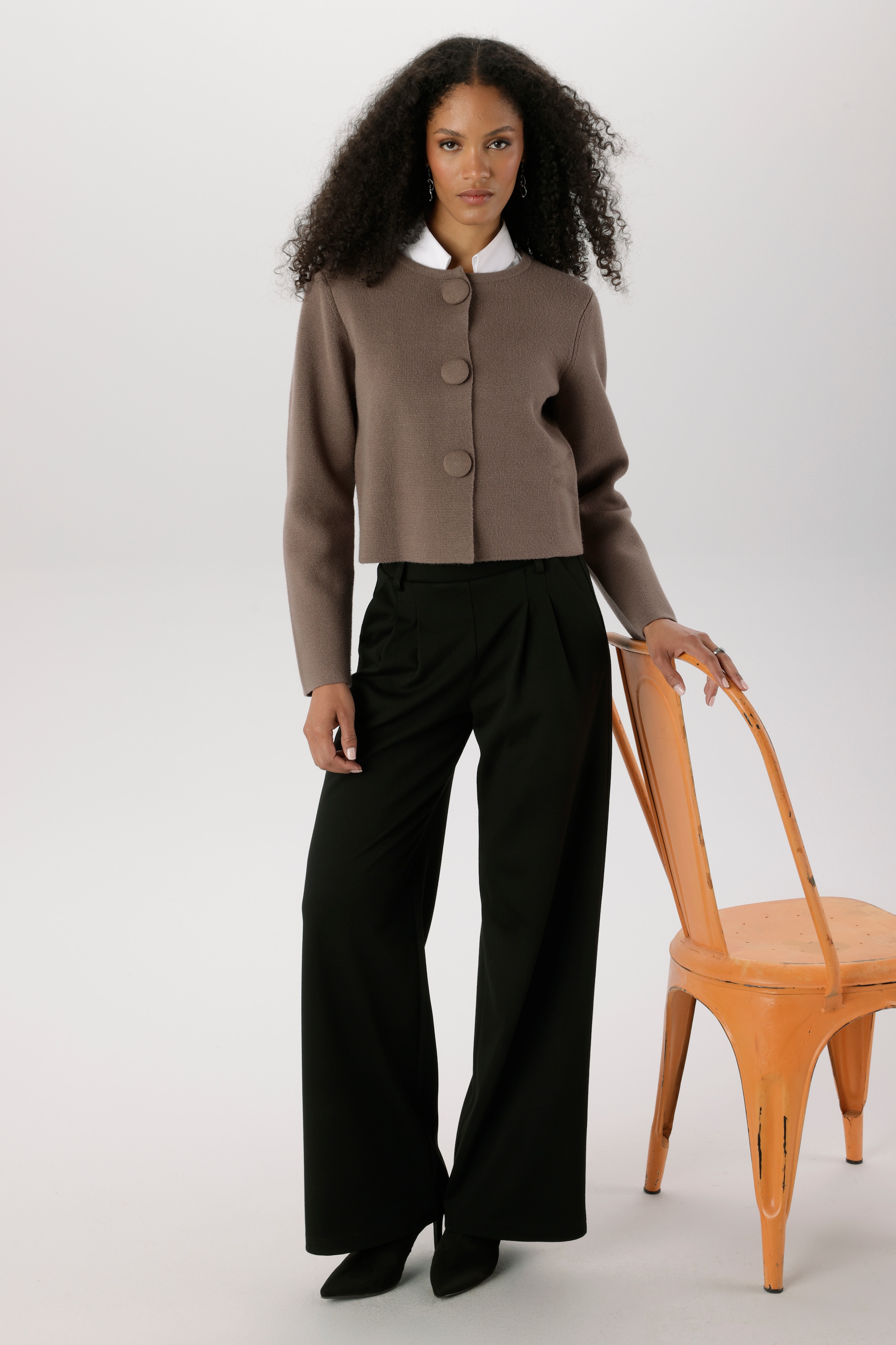 Aniston SELECTED Strickjacke mit großen, stoffüberzogenen Druckknöpfen - NEUE KOLLEKTION