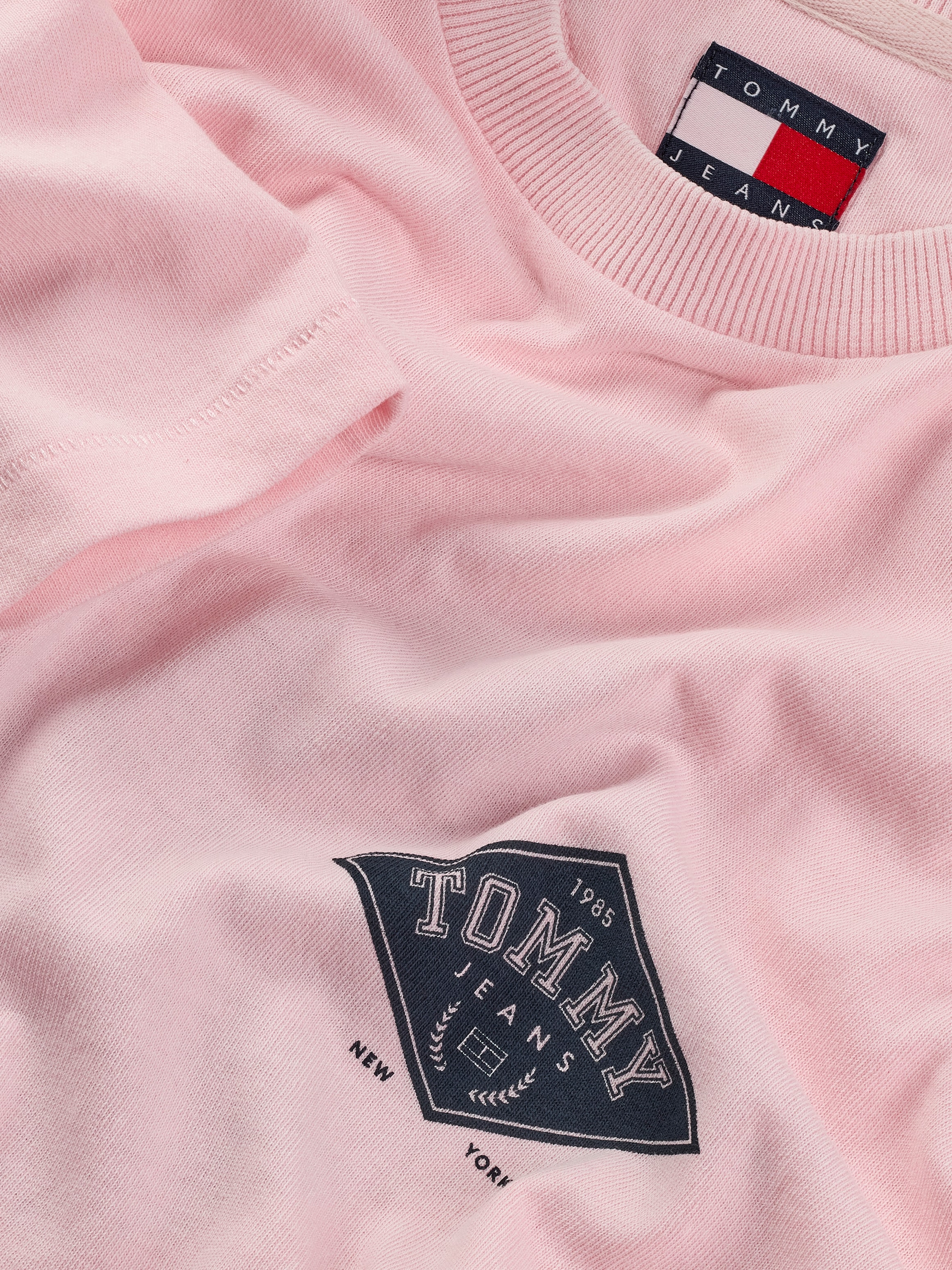 Tommy Jeans T-Shirt »TJM RLX VARSITY GRAPHICS TEE EXT«, mit großem Rückenprint
