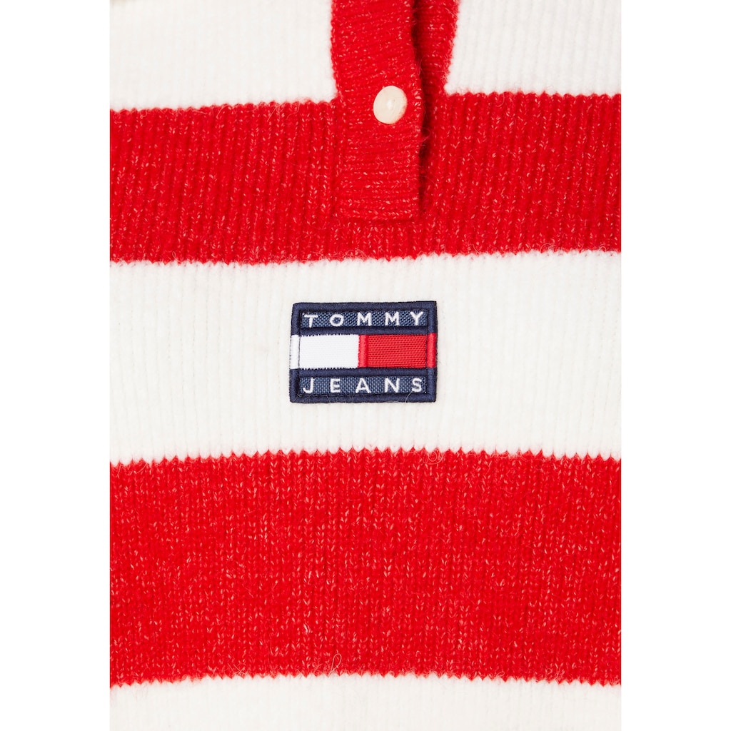Tommy Jeans Polokragenpullover »TJW STRIPE BADGE POLO SWEATER« im Cropped-Schnitt &amp; mit Tommy Jeans Label-Badge CB13957