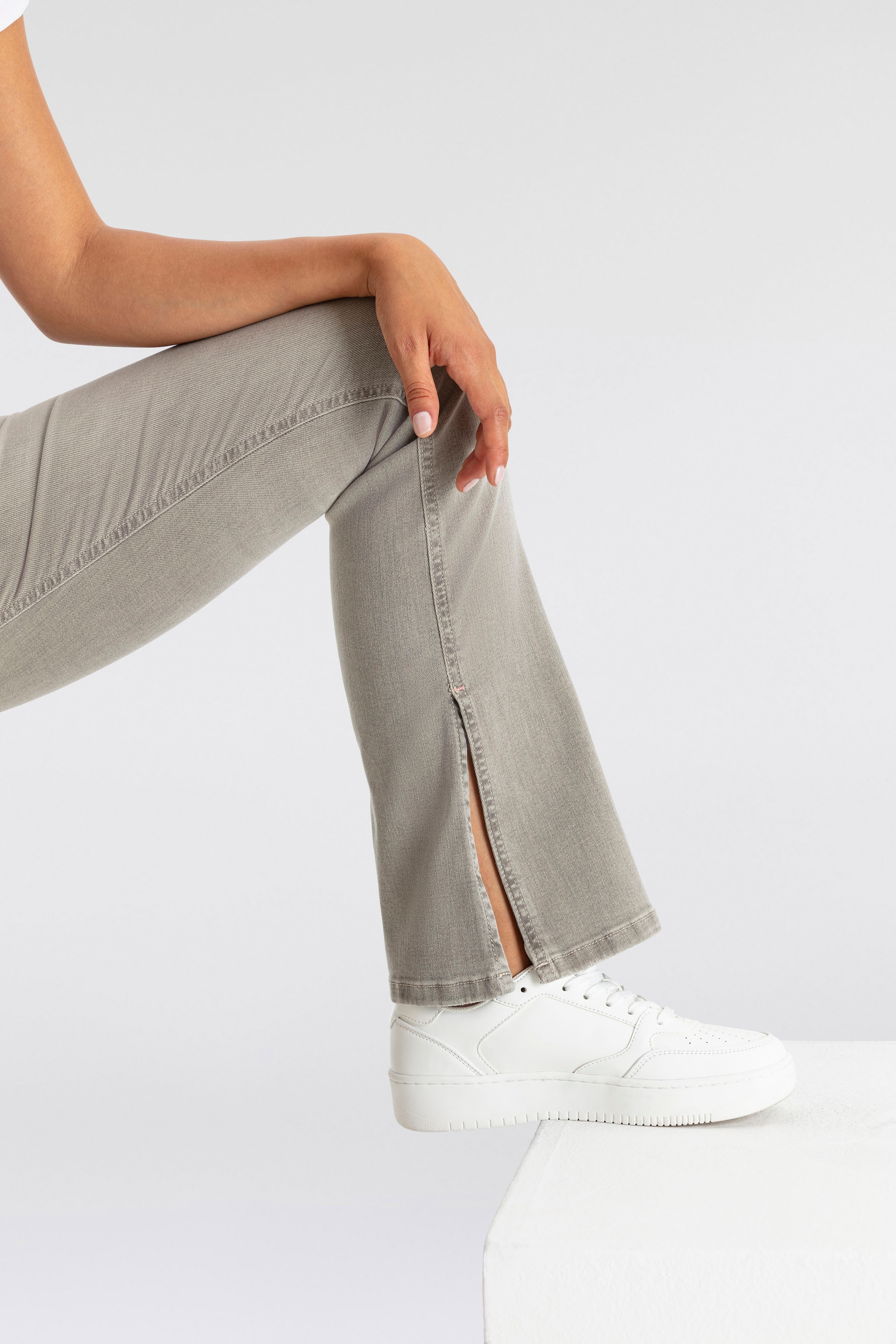 BOSS ORANGE Schlagjeans »Rosa High Rise Bootcut Premium Damenmode«, mit BOSS Leder-Badge