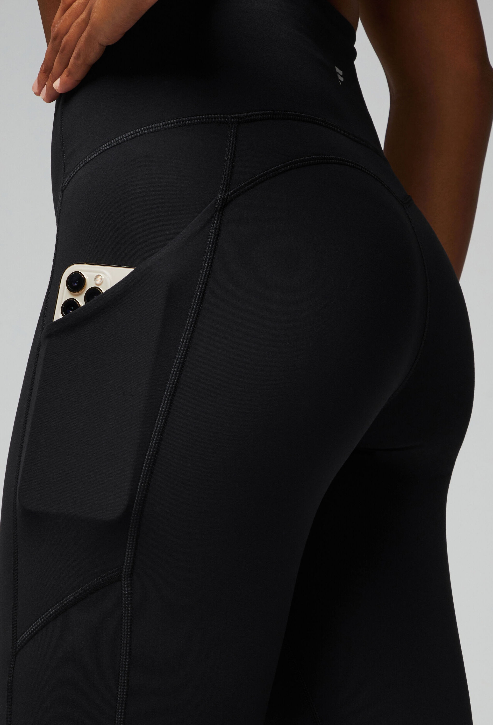 Fabletics Trainingshose »Fabletics Trainingshose Oasis Pureluxe High-Waisted«  aus blickdichtem Stoff und mit mittlerer Kompression