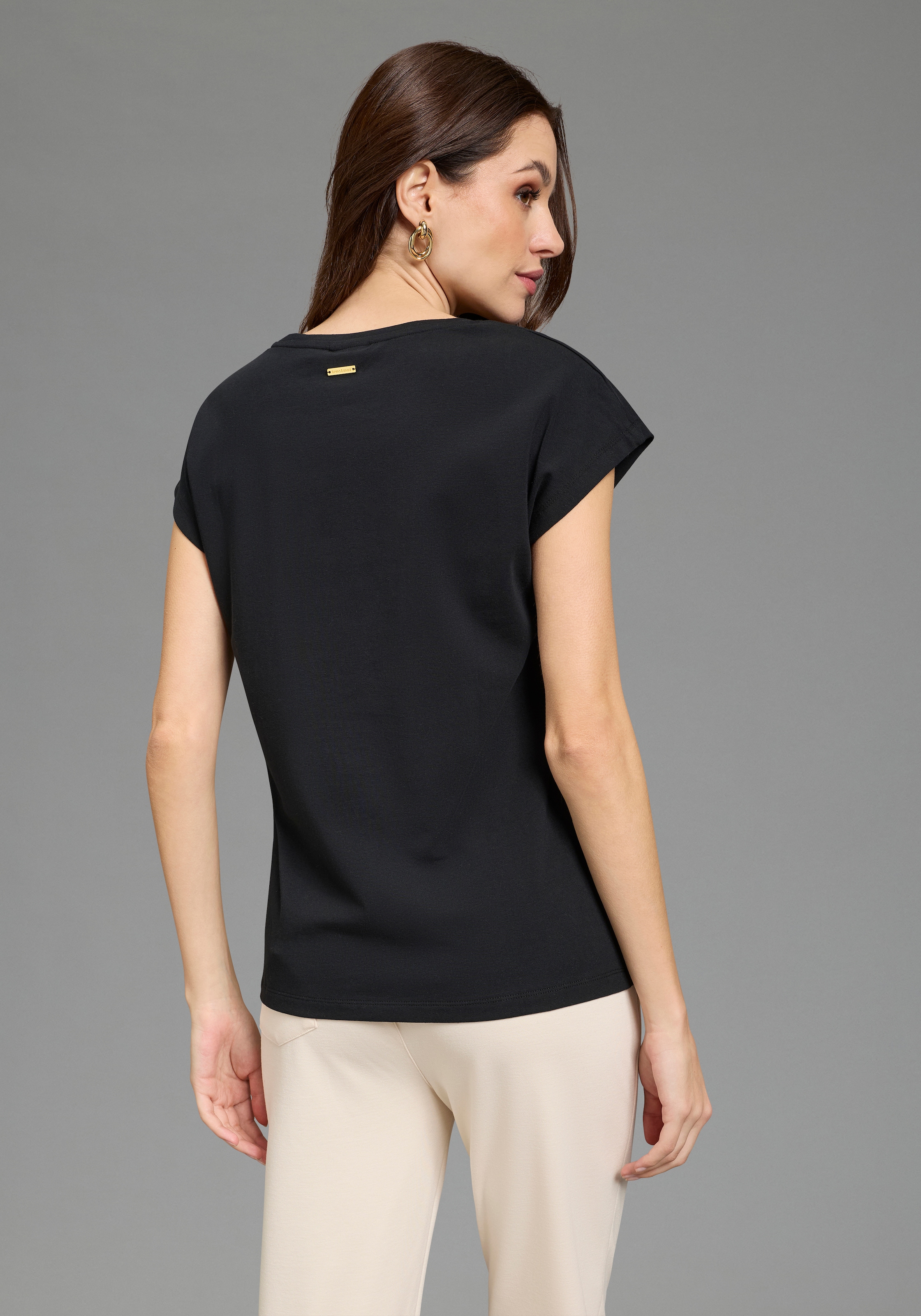 Bruno Banani T-Shirt Basic-Passform und Leoparden-Print