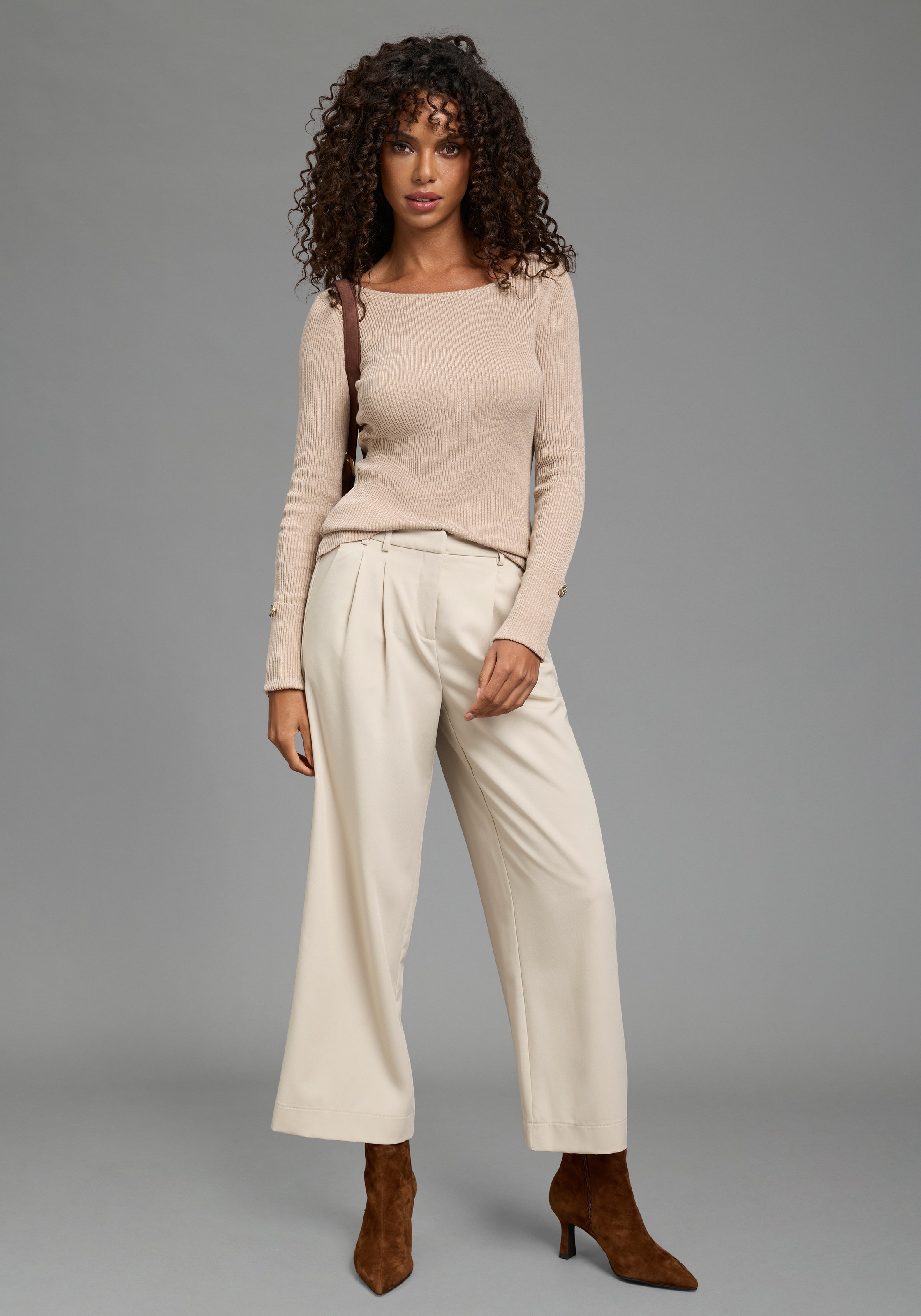 Bruno Banani Strickpullover aus Rippstrick, figurbetonte Passform, mit Aufschlag und Knopf