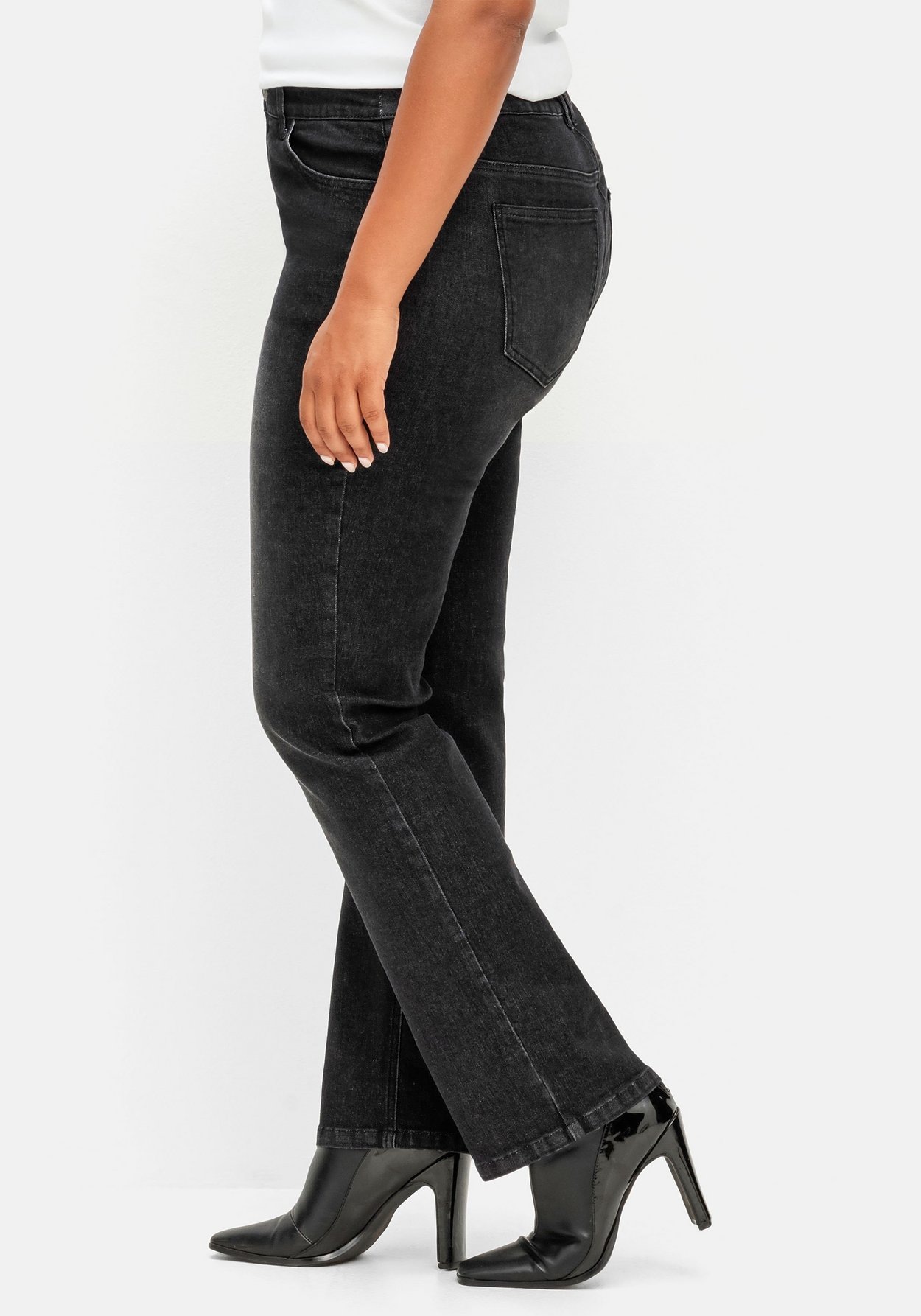 Sheego Stretch-Jeans »Gerade Jeans mit funktionellen TruTemp365® Fasern«, mit funktionellen TruTemp365® Fasern