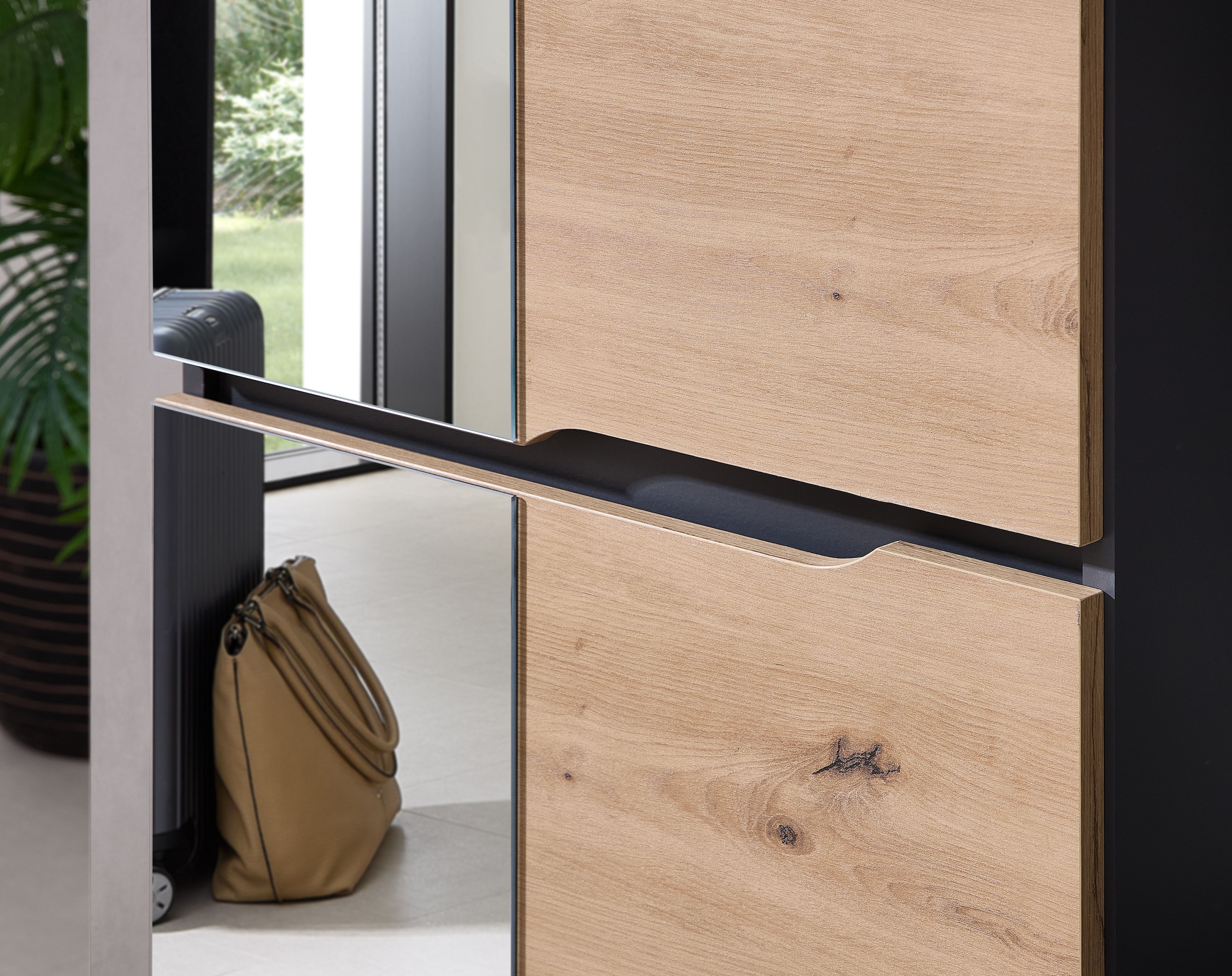 OTTO home Garderobenschrank »Fargo Garderobenschrank, 55/192/38 (B/H/T cm)« 1 Stk. tlg. 4 türig, Spiegel, Softclose, Kleiderstange