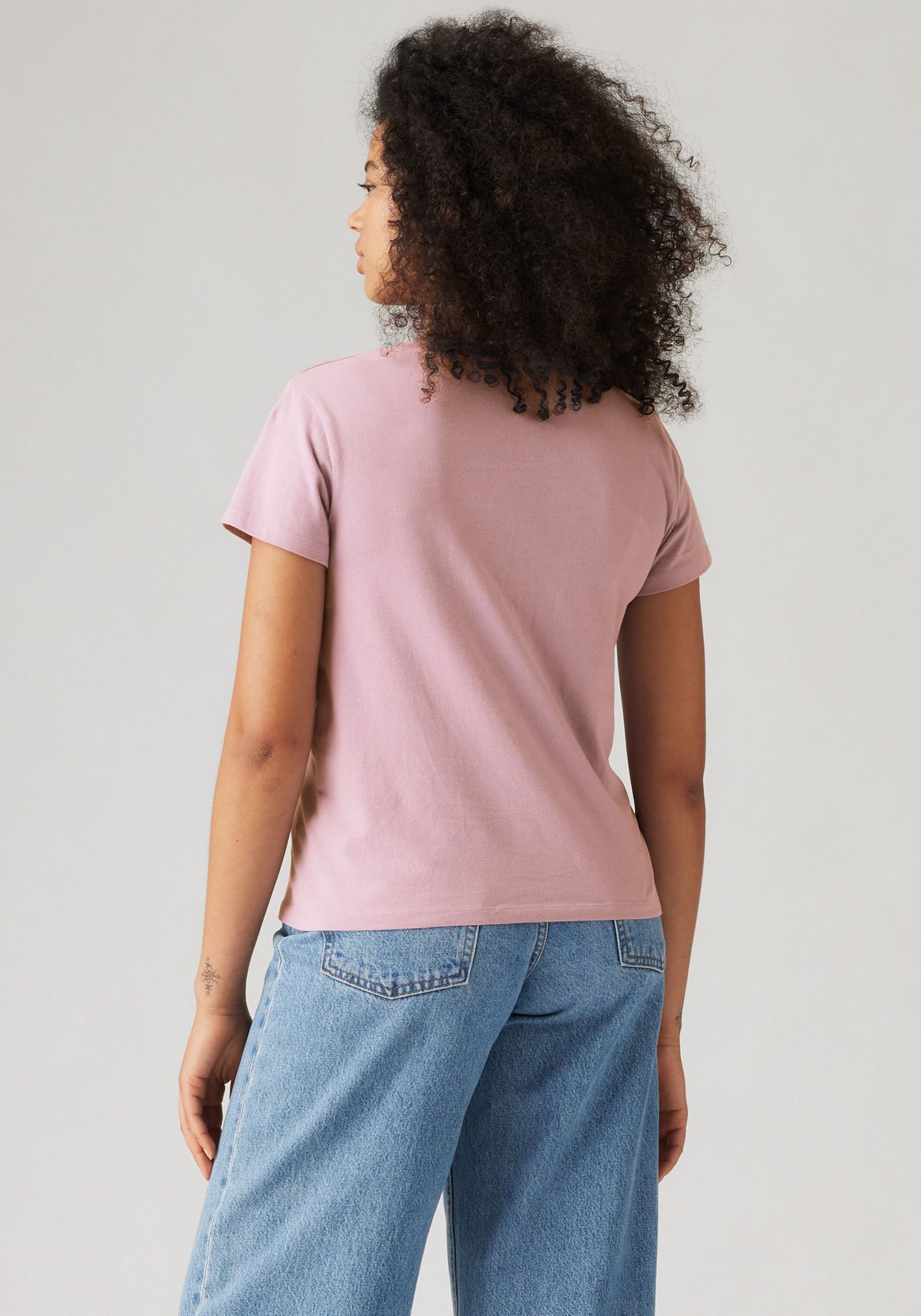 Levi's® V-Shirt »Perfect Tee«, mit kleinem Batwing- Logo