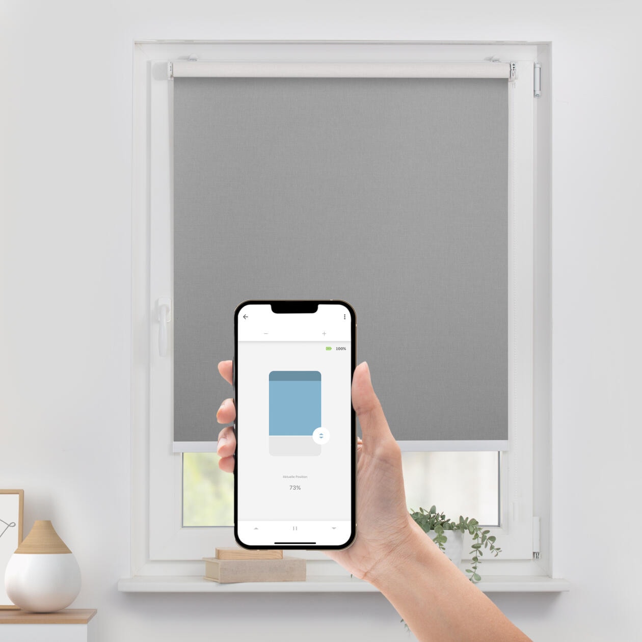 LICHTBLICK ORIGINAL Rollo »Klemmfix, ohne Bohren« verdunkelnd Blendschutz | Sichtschutz | Verdunkelung mit Bohren/ohne Bohren freihängend Steuerbar mit Bluetooth-App, integrierter Elektromotor und Akku
