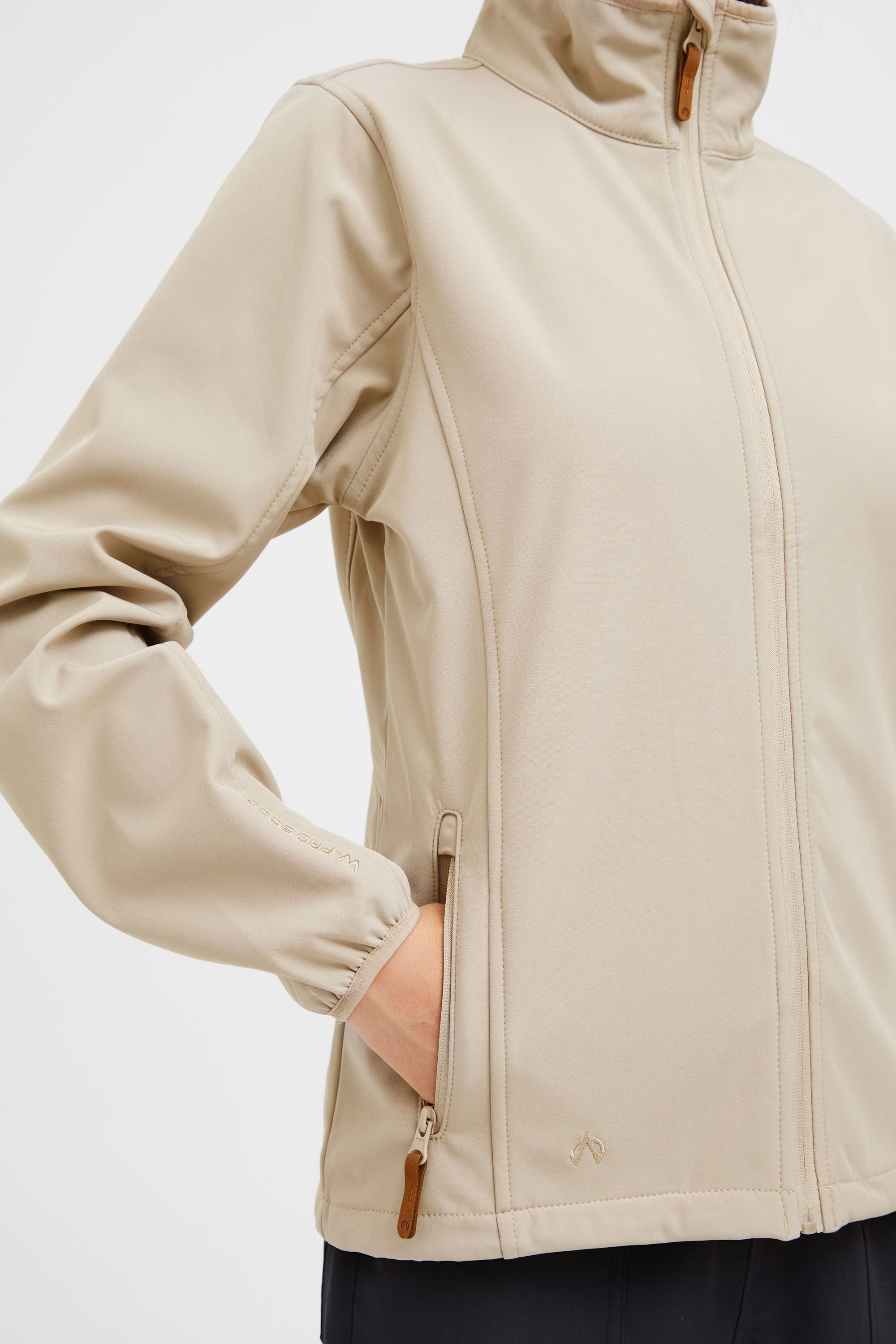 North Bend Softshelljacke »Softshelljacke NBCorrina W W-PRO 8.000 mit wasserdichter Beschichtung«