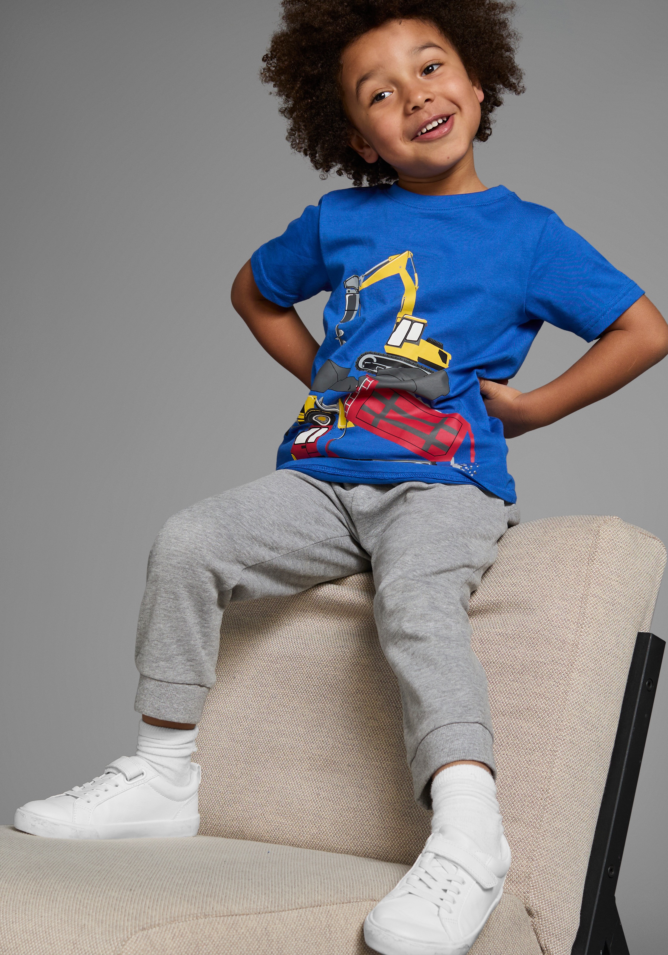 KIDSWORLD T-Shirt »mit coolen BAUMASCHINEN Print«, Kurzarm, Basic-Passform, bedruckt, Rundhalsausschnitt
