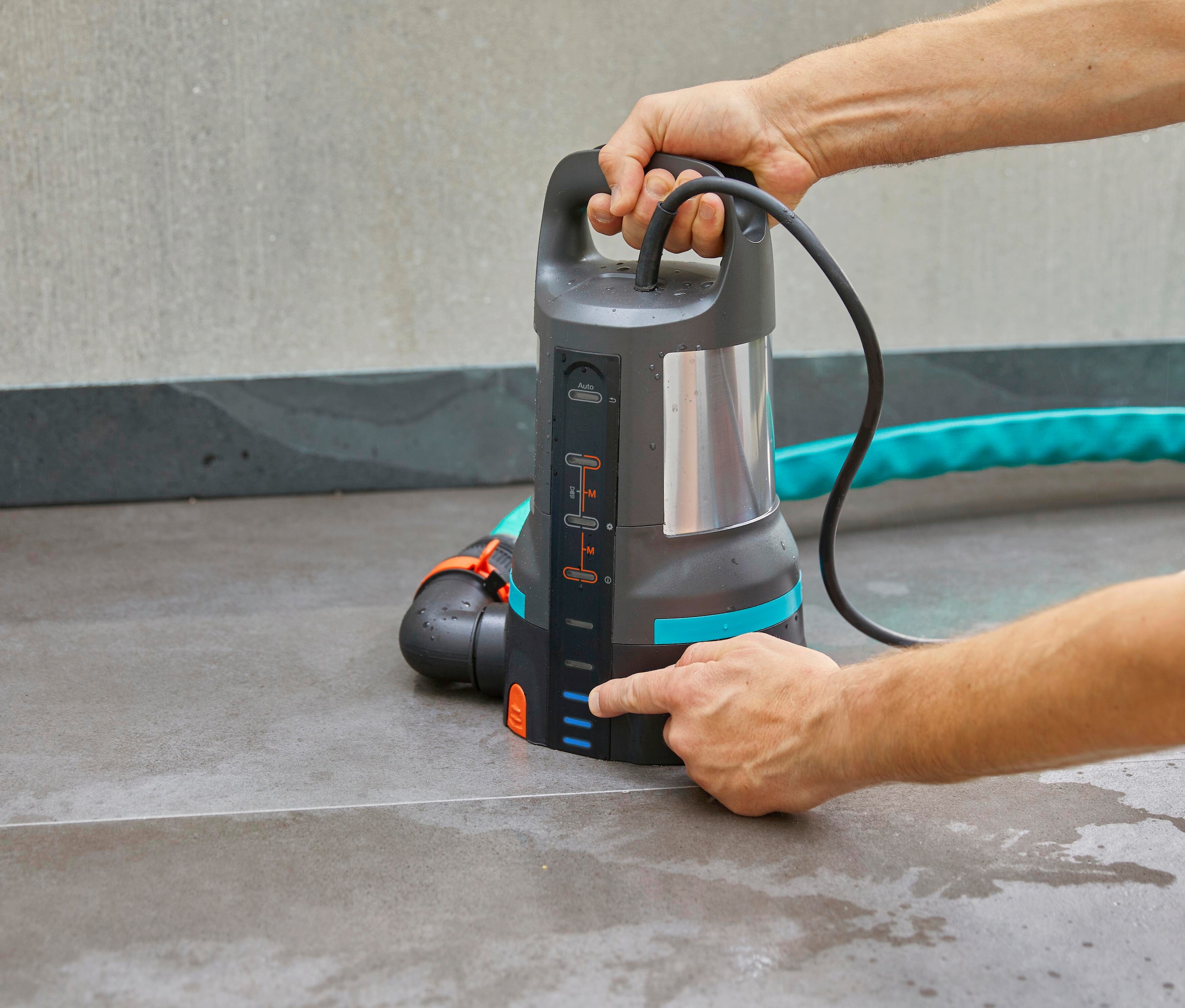 GARDENA Klarwasserpumpe »Tauchpumpe 11000 Aquasensor, 9034-20«, 11000 l/h max. Fördermenge