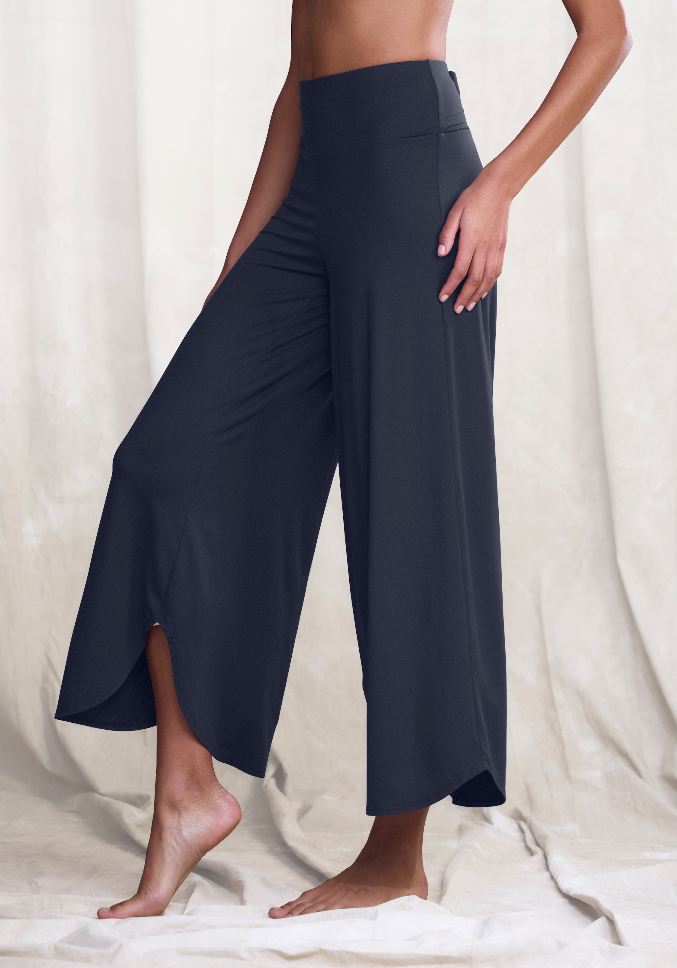 LASCANA Culotte  mit gerundetem Beinsaum in weich fließender Qualität