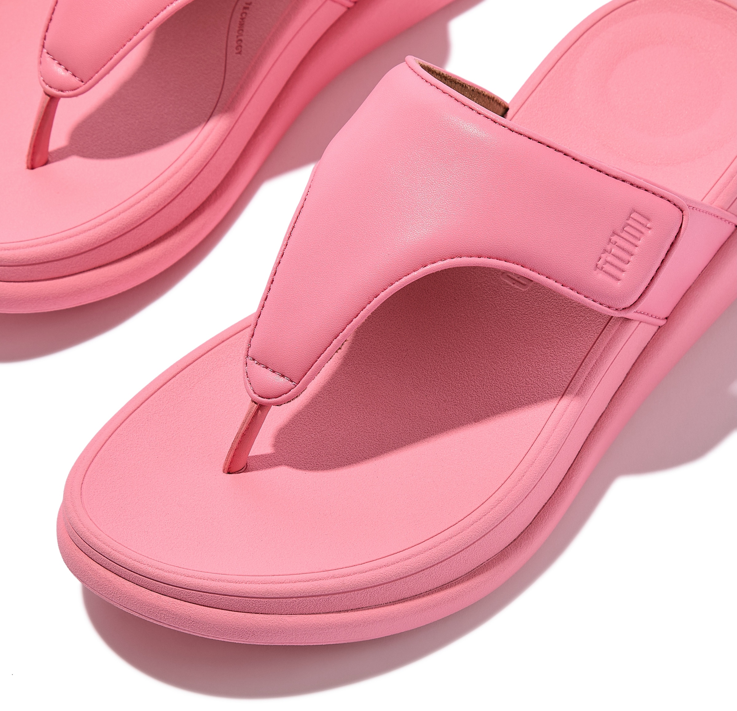 Fitflop Zehentrenner »F-MODE GO«, Sandale mit dämpfender MICROWOBBLEBOARD Technologie