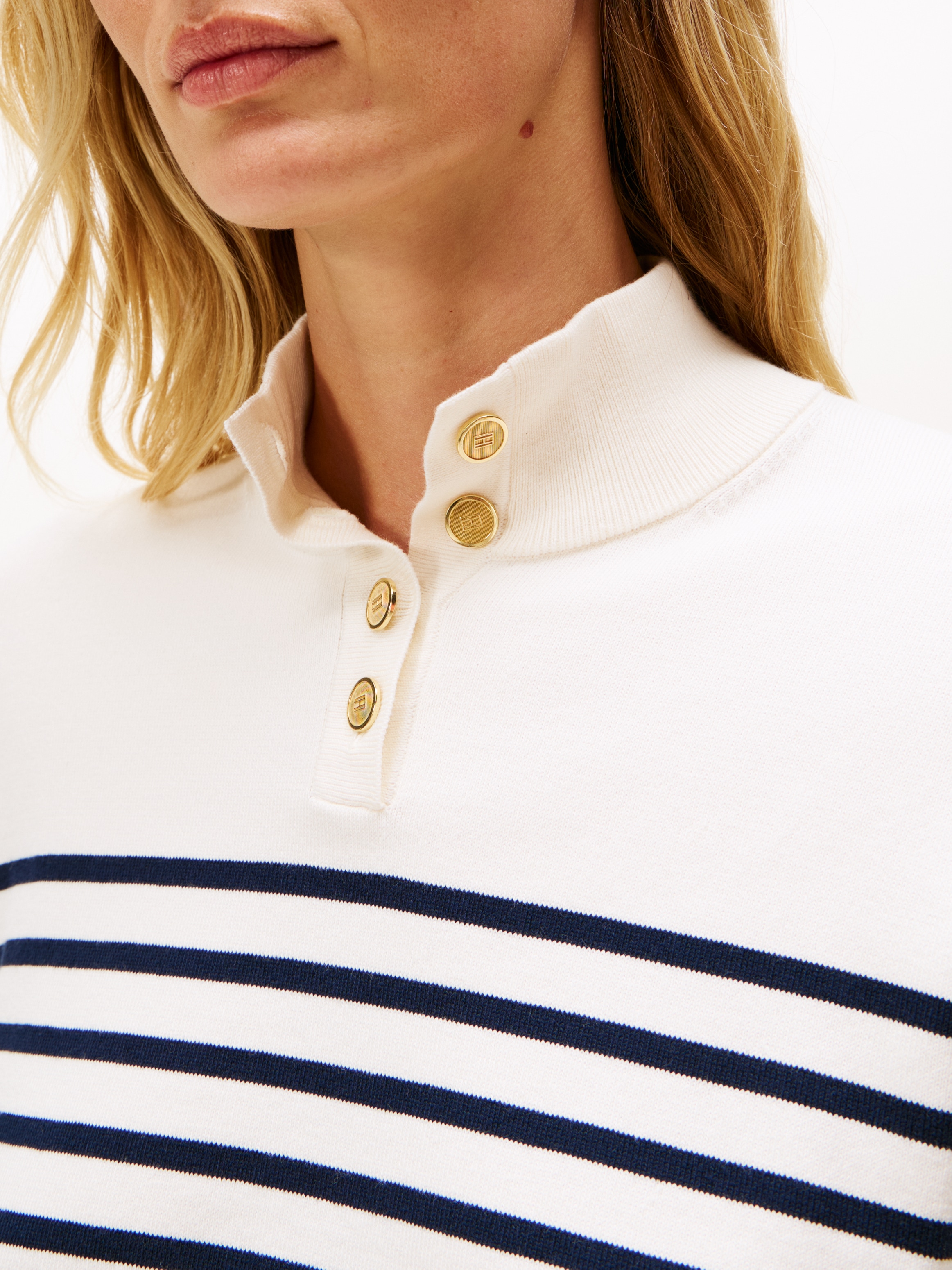 Tommy Hilfiger Strickpullover »CO JERSEY GOLD BTN MOCK-NK SWT«, mit goldfarbenen Knöpfen
