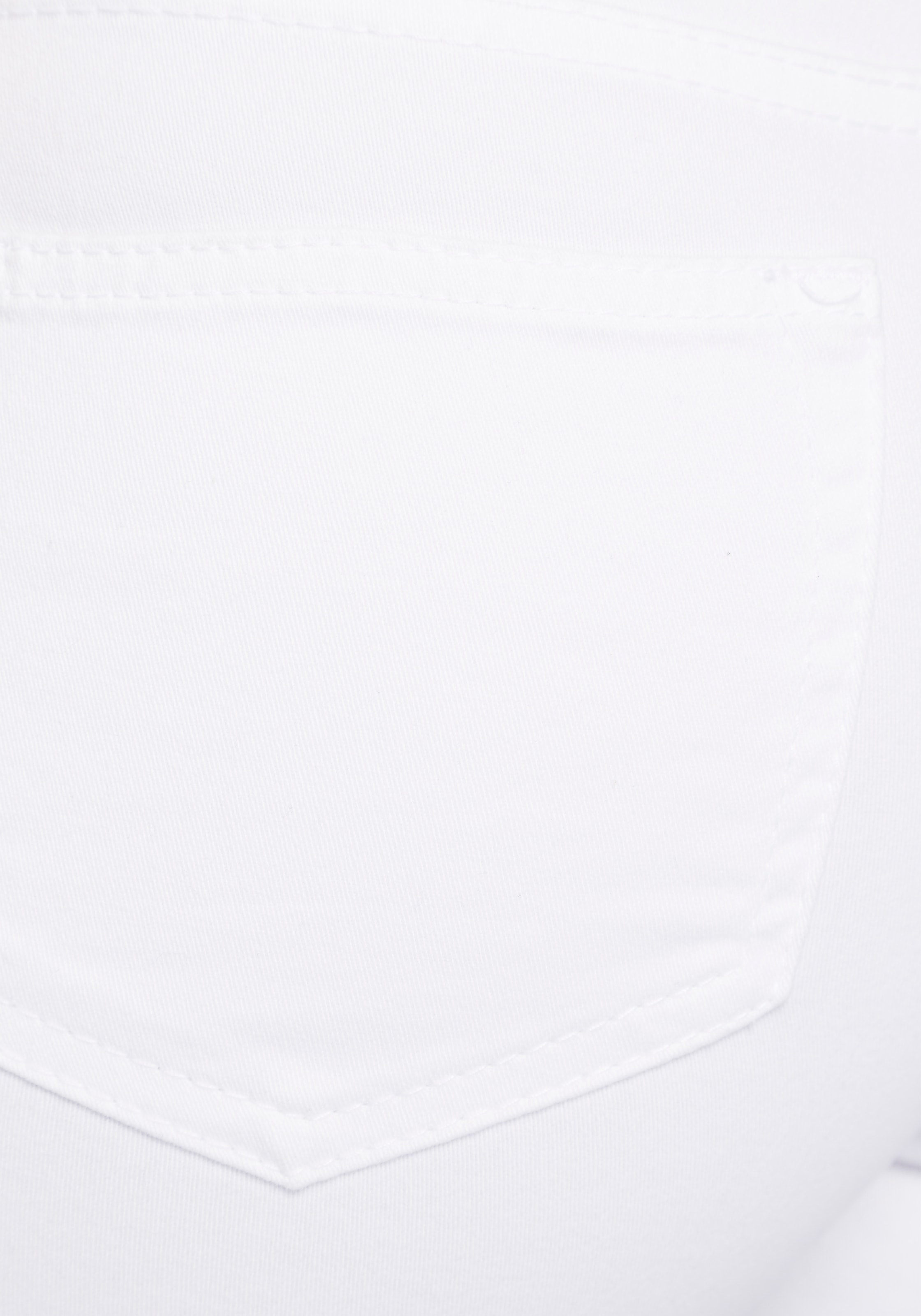 Arizona Caprijeans »mit Schlitz am Saum«, schmale Passform, mit stylischen Nieten, hohe Taille