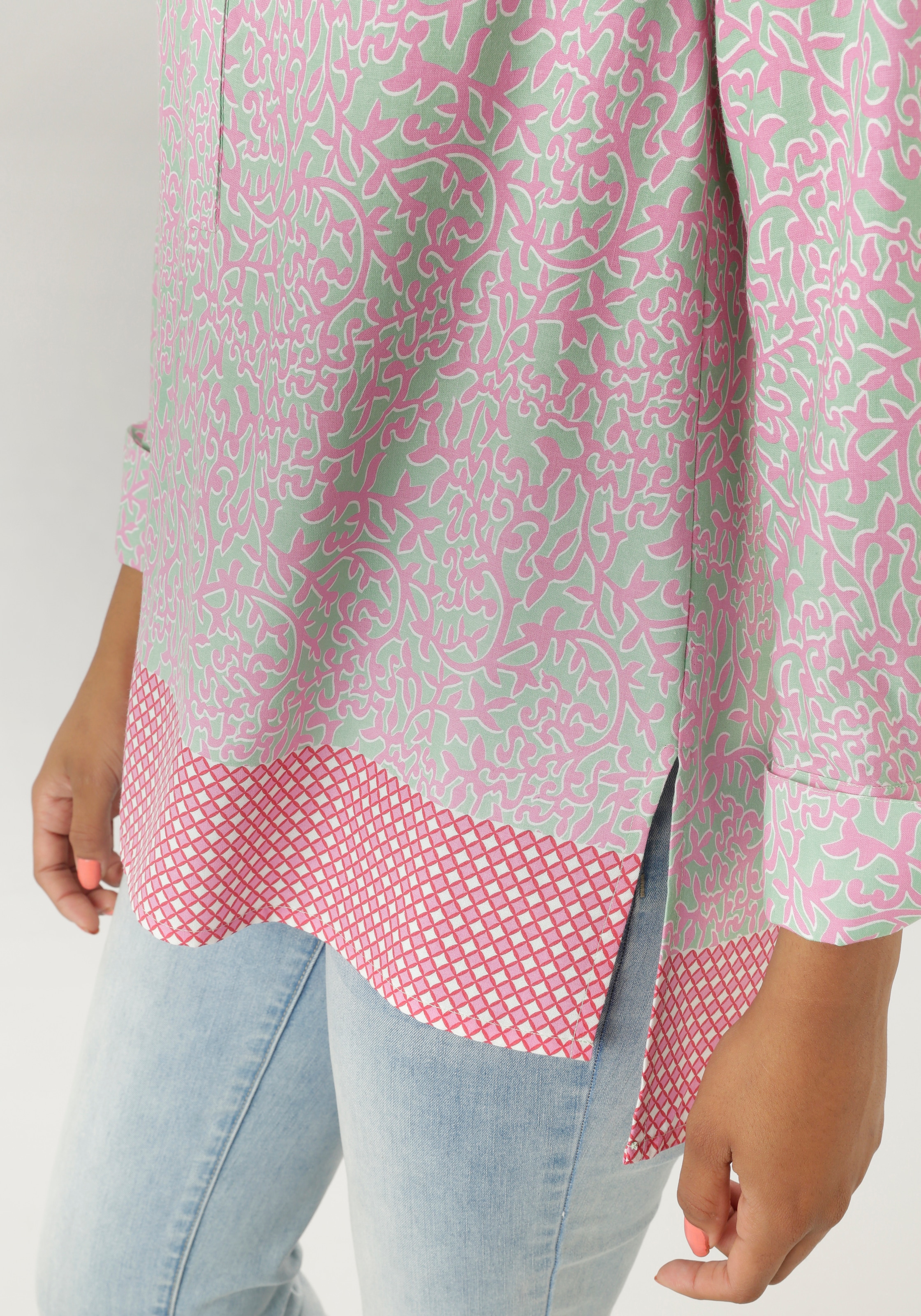 Aniston SELECTED Longbluse, mit Rankenmusterung und Bordürendruck am Saum