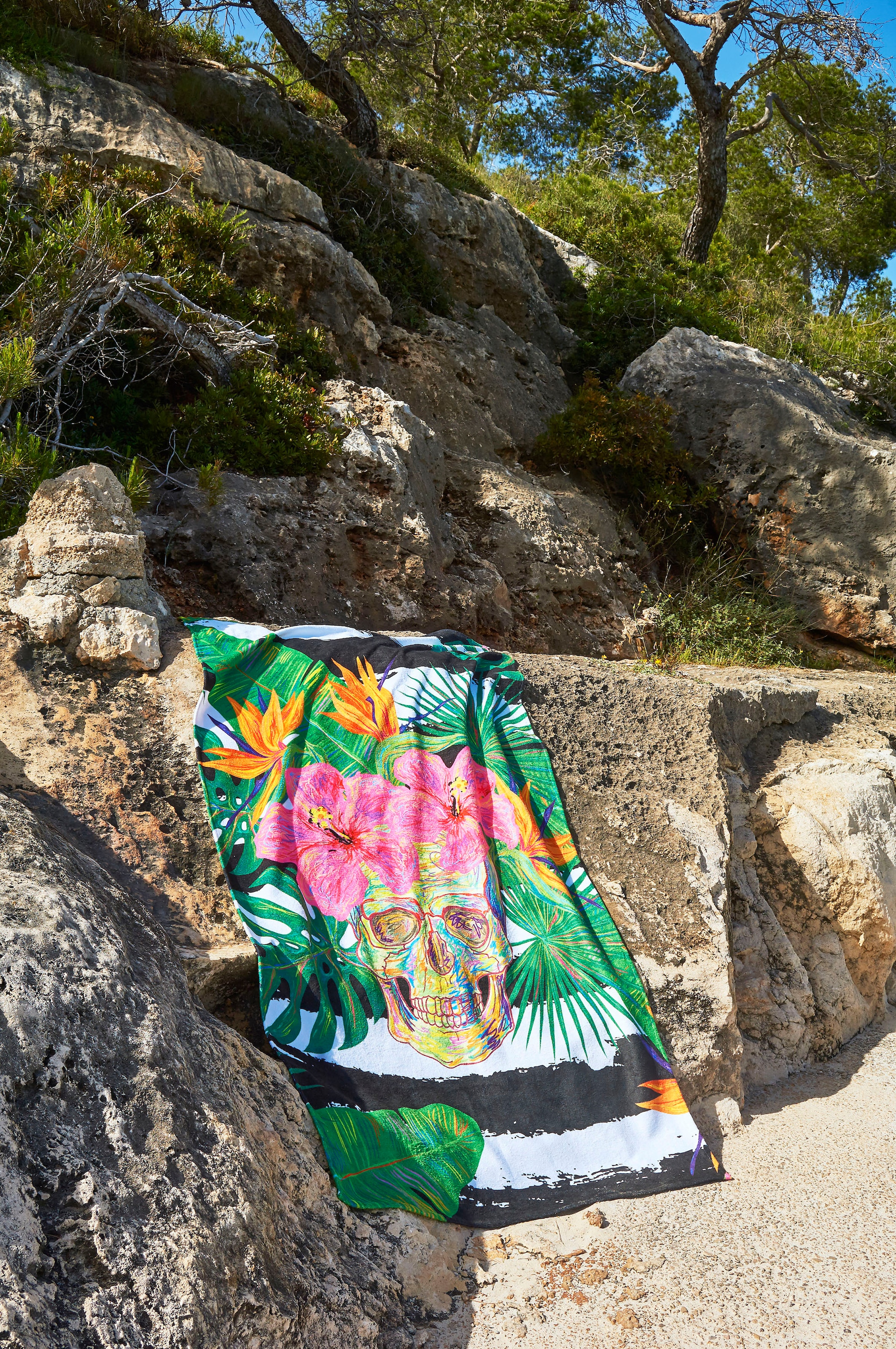 done.® Strandtuch »Summer Skull«, (1 St.), gestreift & Motiv, mit Reisverschluss-Tasche für Wertgegenstände