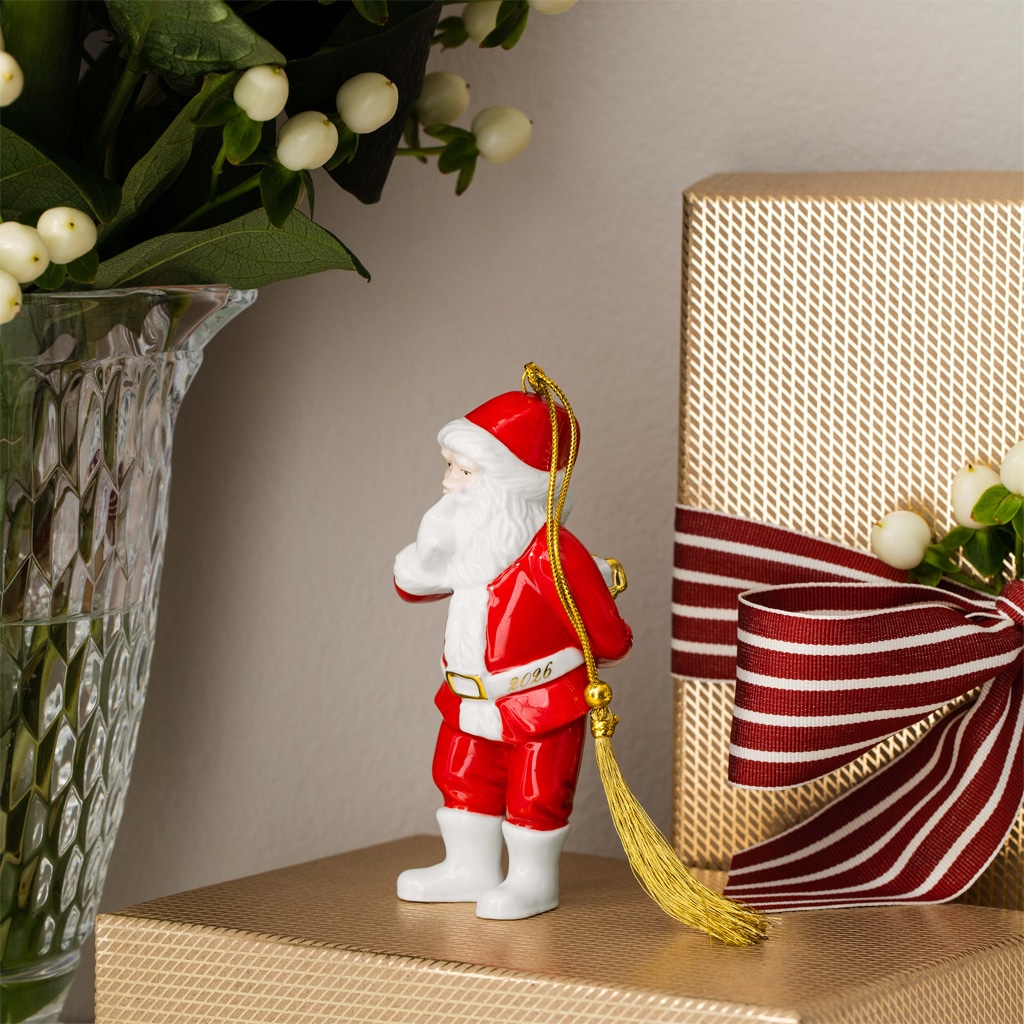 Villeroy & Boch Weihnachtsfigur »Ornament Santa 2026 Christmas Classics 4,3 x 5,7 x 11,1 cm weiß-gold« Nur Dekoration