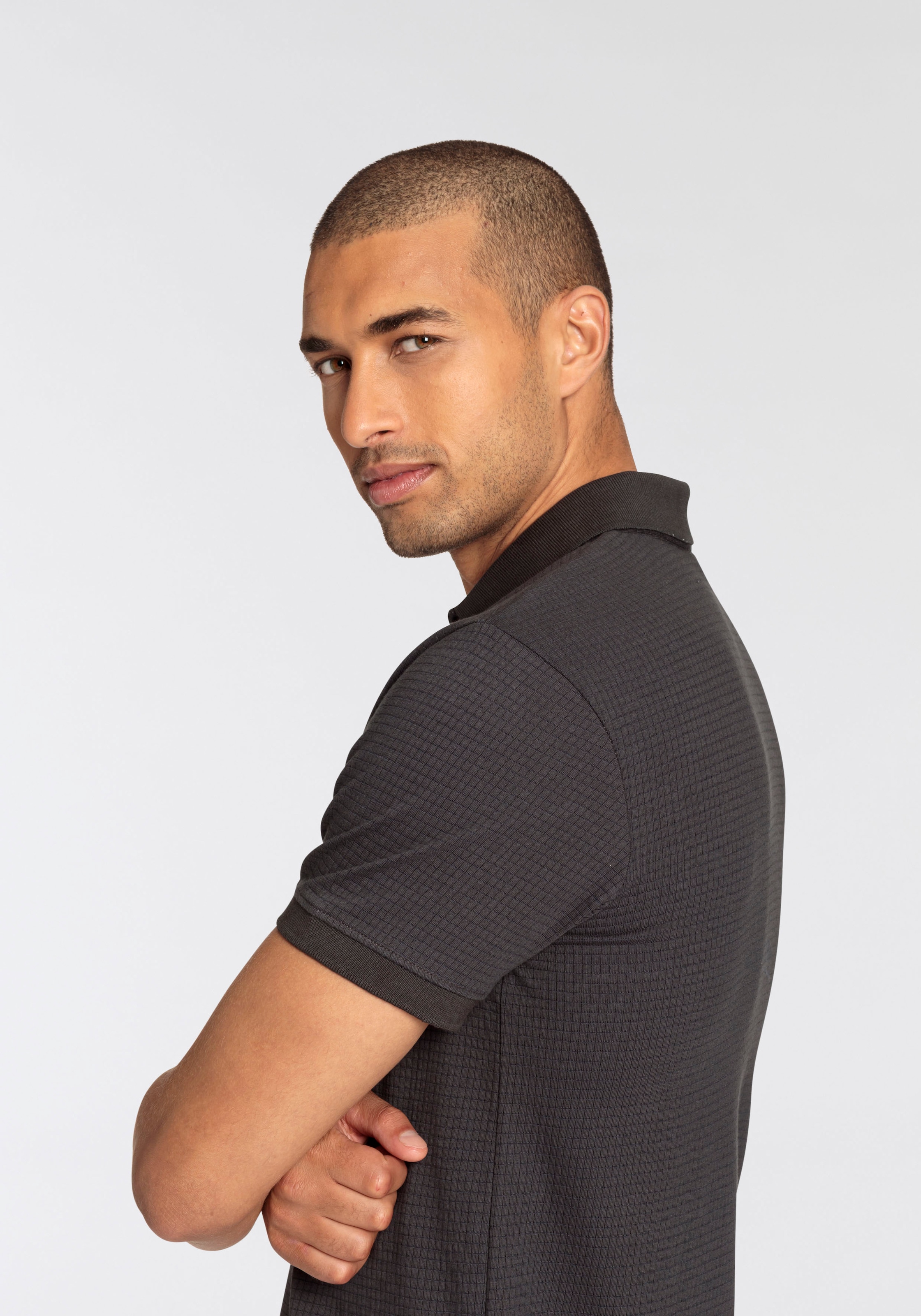 Bruno Banani Poloshirt, mit besonderer Materialstruktur