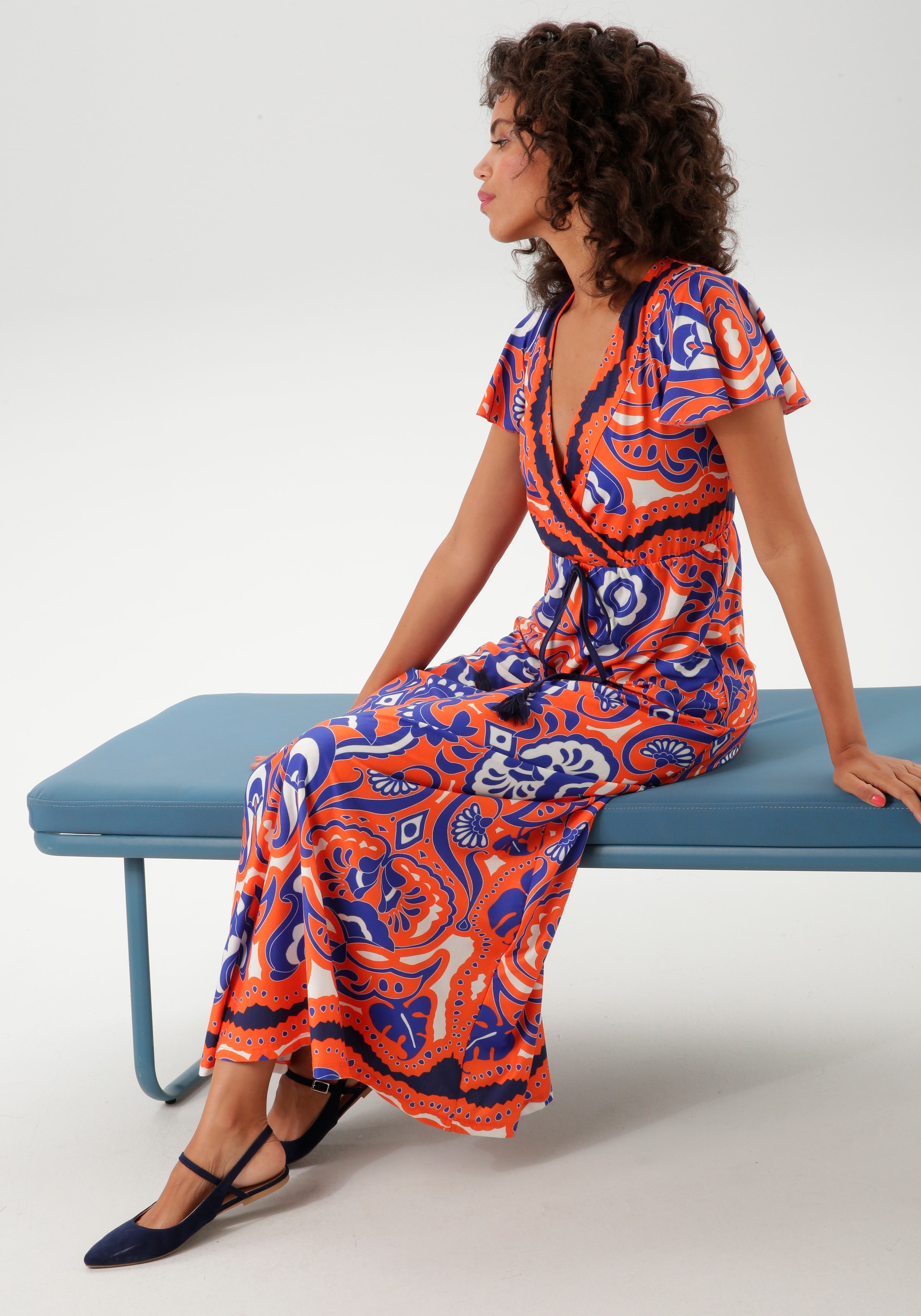 Aniston CASUAL Maxikleid, mit extravagantem, großflächigem Druck