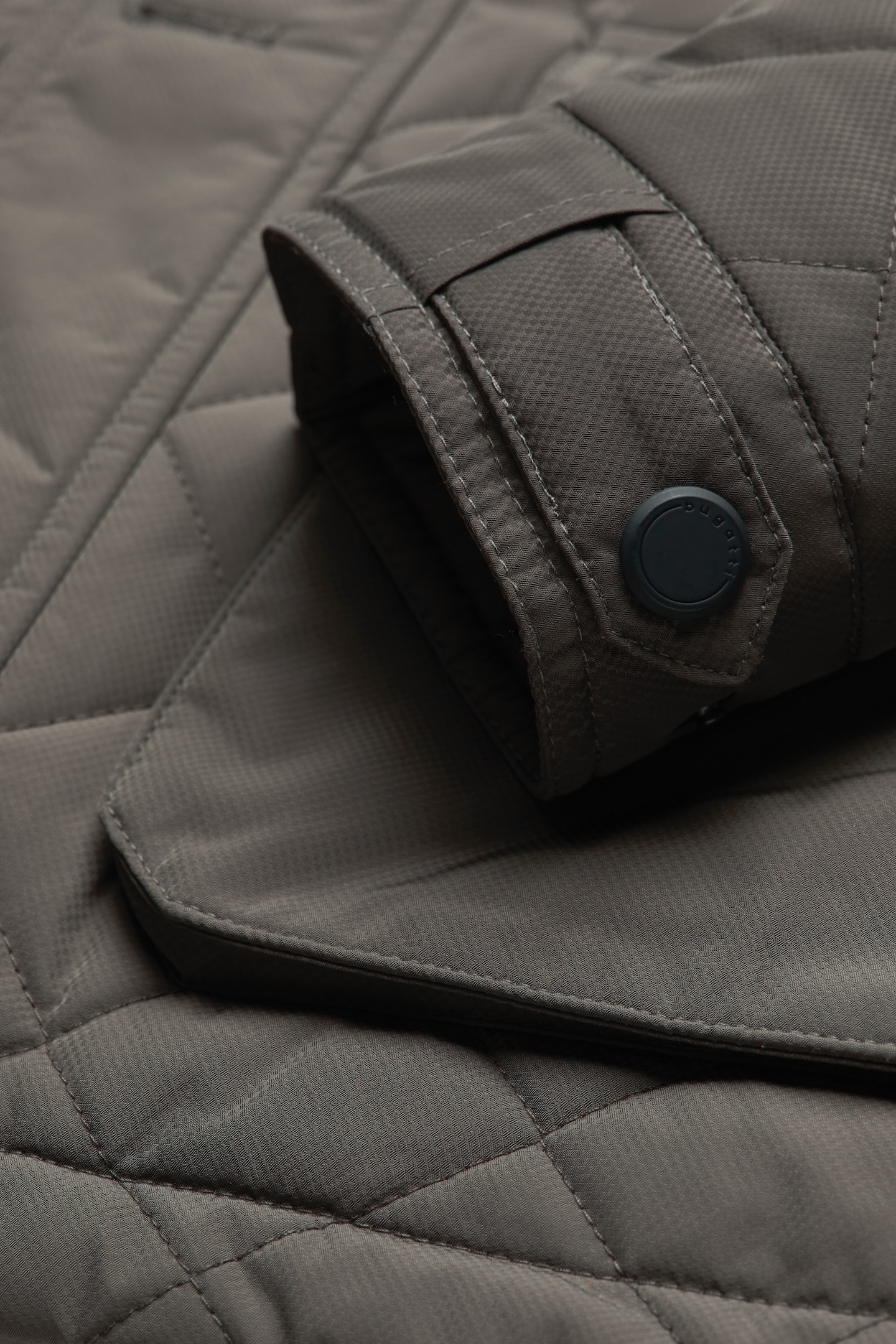 bugatti Kurzjacke »wasserabweisend« ohne Kapuze für das ganze Jahr geeignet