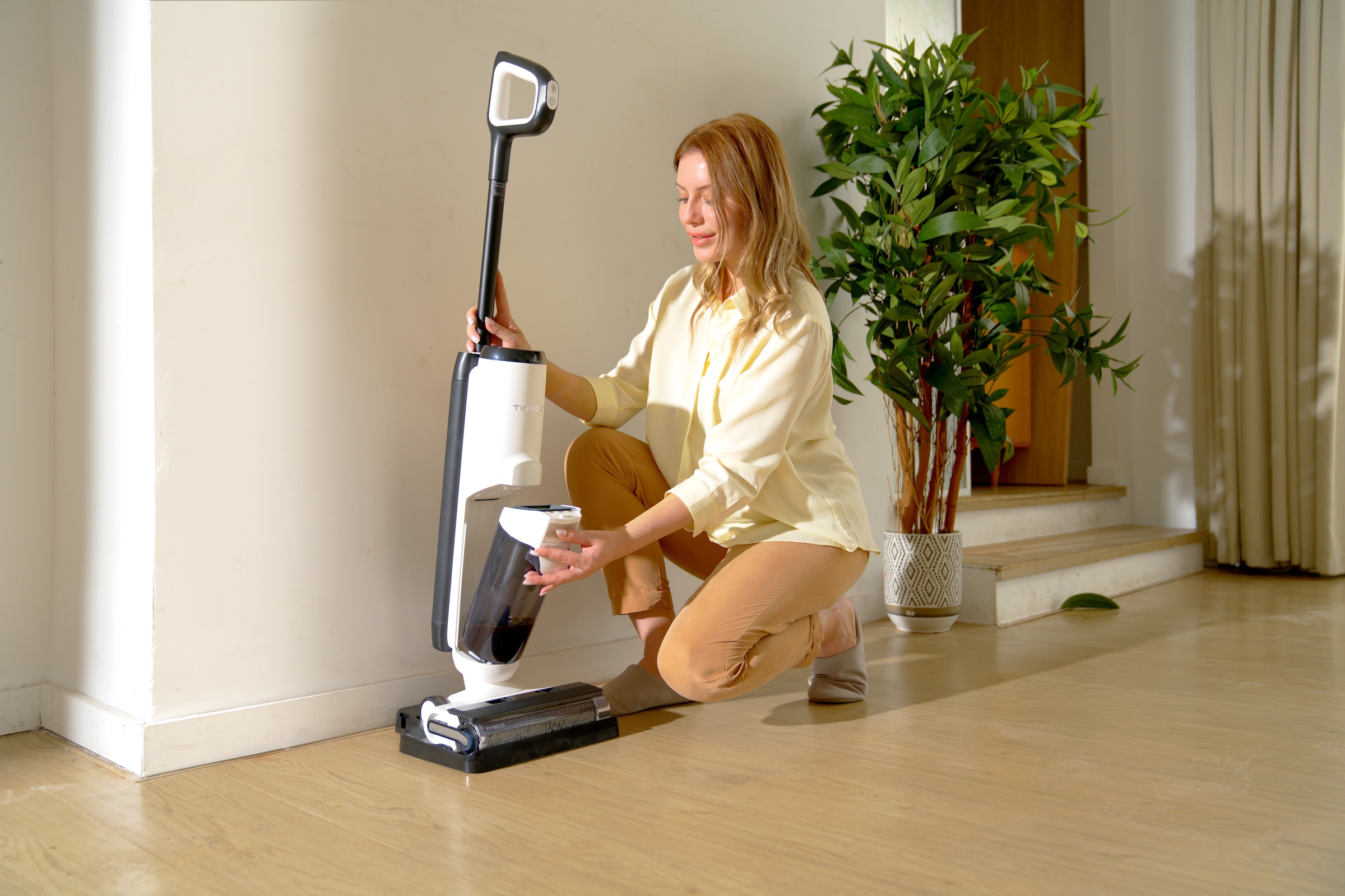 Tineco Nass-Trocken-Sauger »iFLOOR 5, automatische Selbstreinigung, Kantenreinigung«, 35 Min Akku, Tierhaarfilter, Hartbodenreiniger, Doppeltank