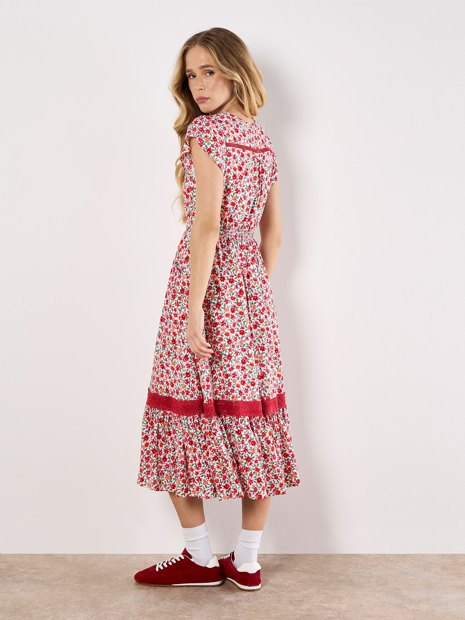 Apricot Druckkleid »Ditsy Floral Button Down Midikleid« mit Volant und Spitze