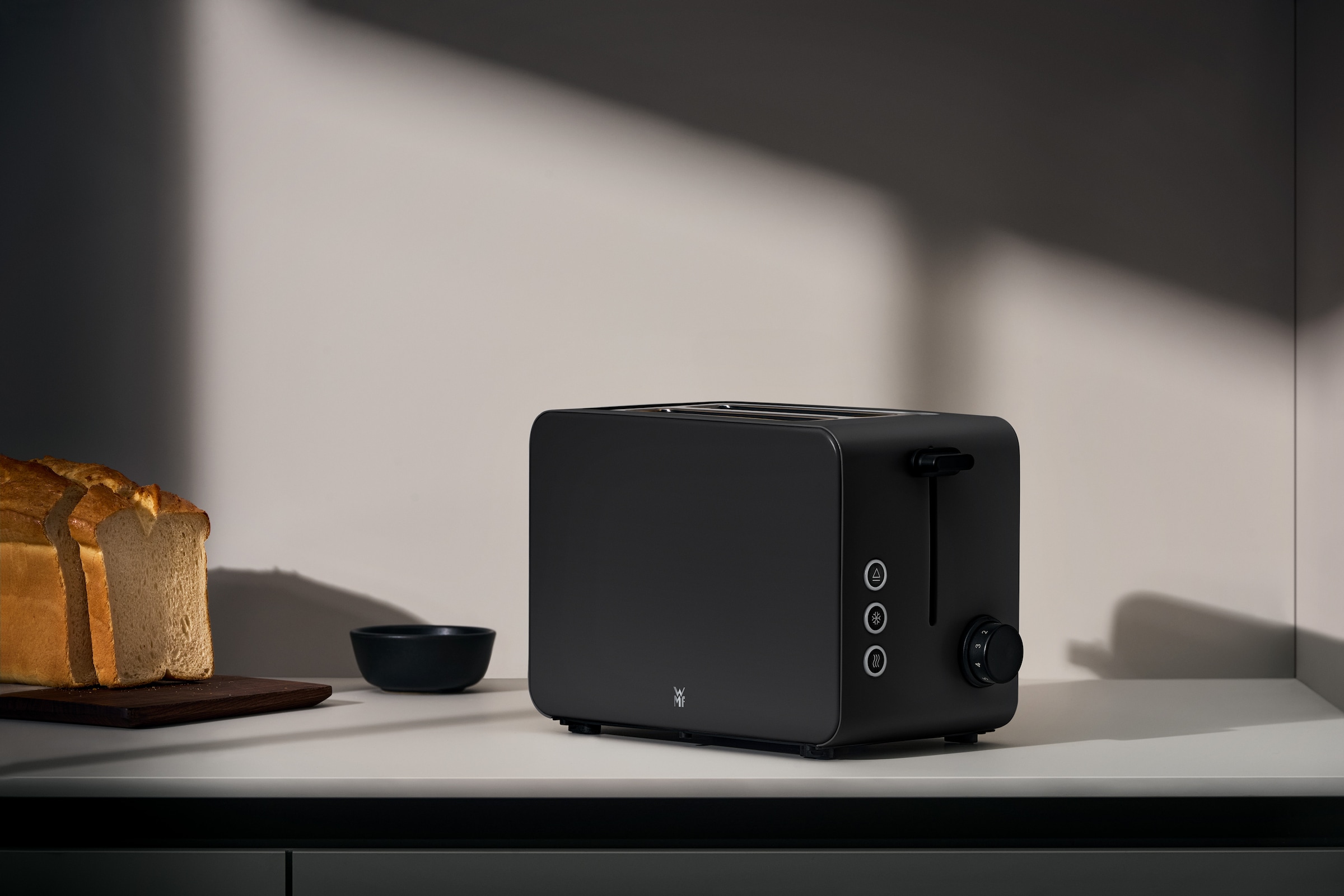 WMF Toaster »Stelio Deep Black«, 2 kurze Schlitze, 900 W, 7 Bräunungsstufen, Cromargan, Brotzentrierung, Brötchenwärmer, 900 W