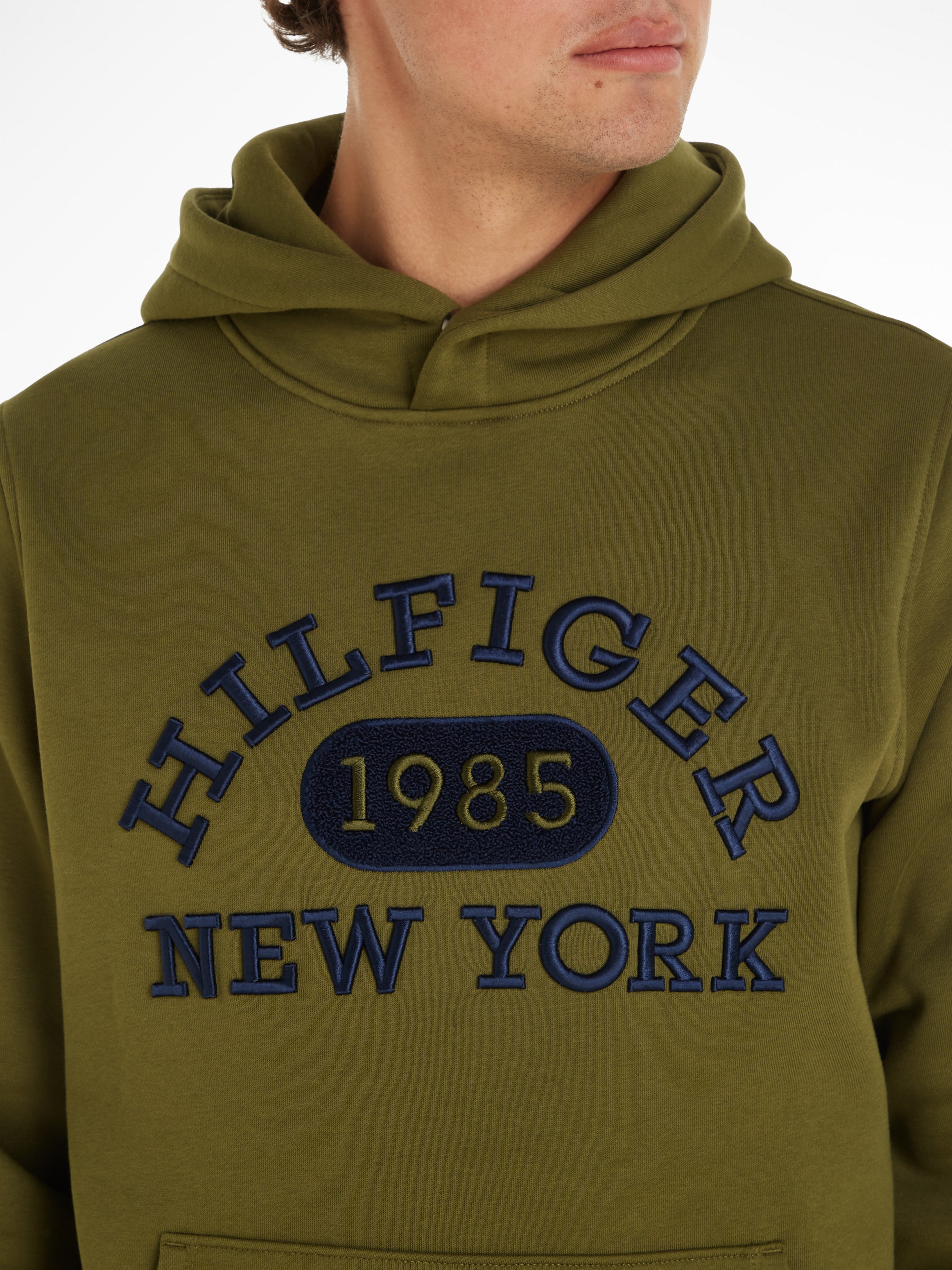 Tommy Hilfiger Sweatshirt »MONOTYPE UNIVERSAL bei HOODIE« online COLLEGIATE