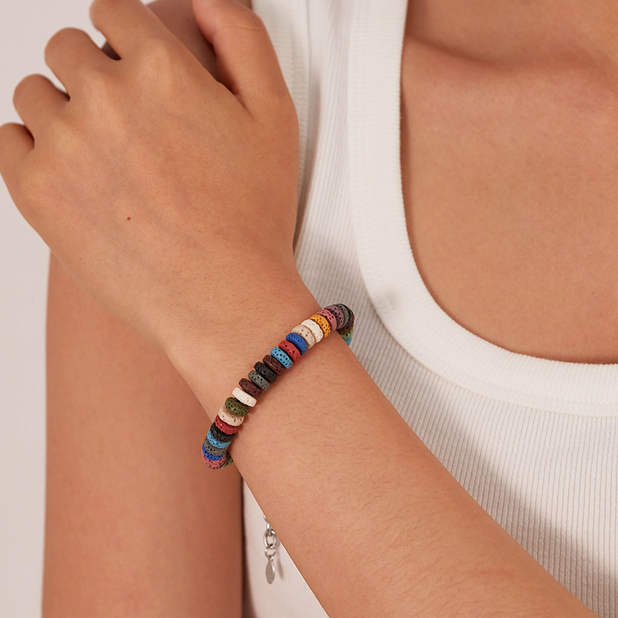 Firetti Armband »Schmuck Geschenk Edelstahl Armschmuck Ankerkettengliederung Regenbogen« mit Lavastein