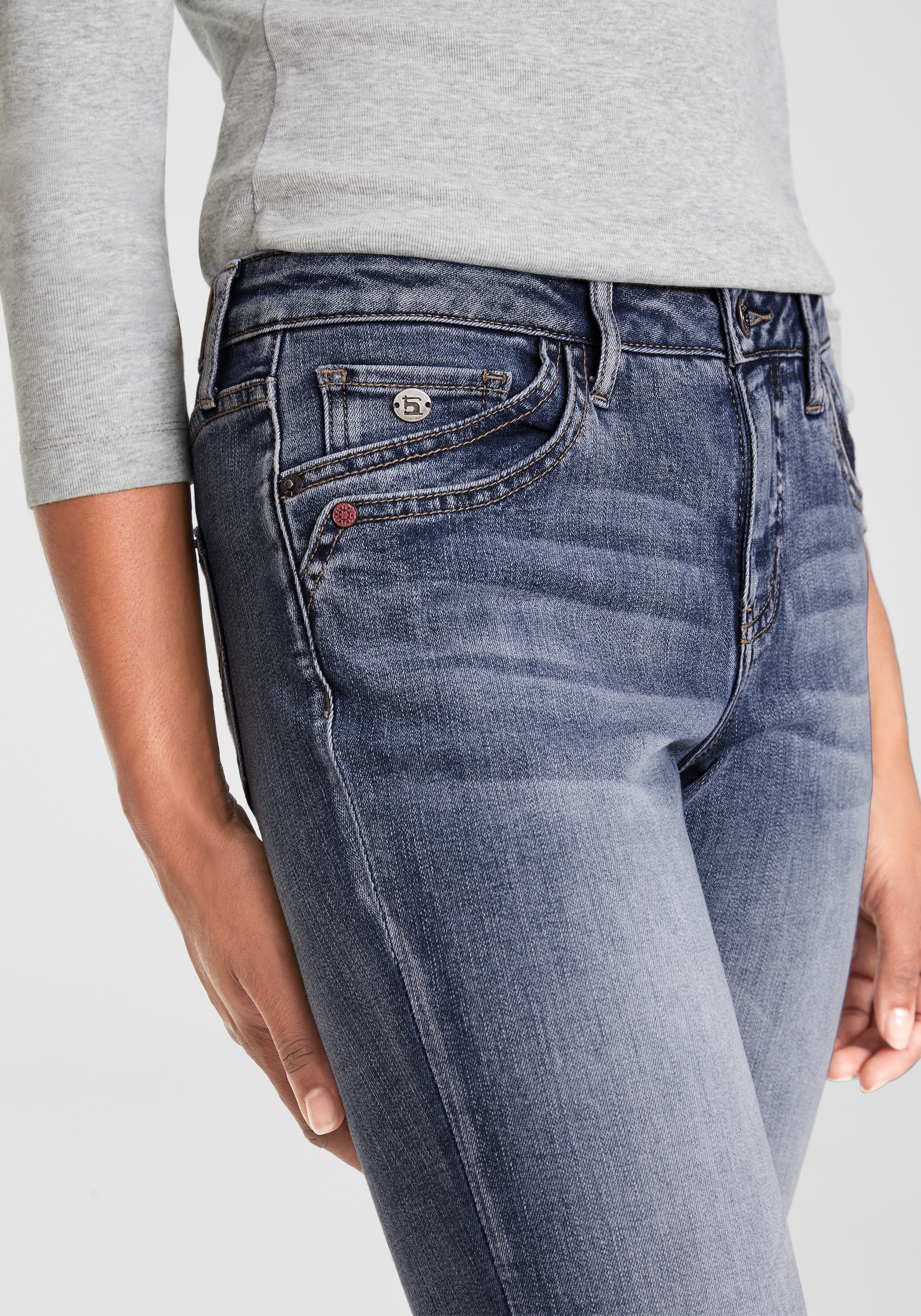 wassersparende Wash Produktion 5-Pocket-Jeans Ozon durch ♕ H.I.S ökologische, »ariaMS«, bei