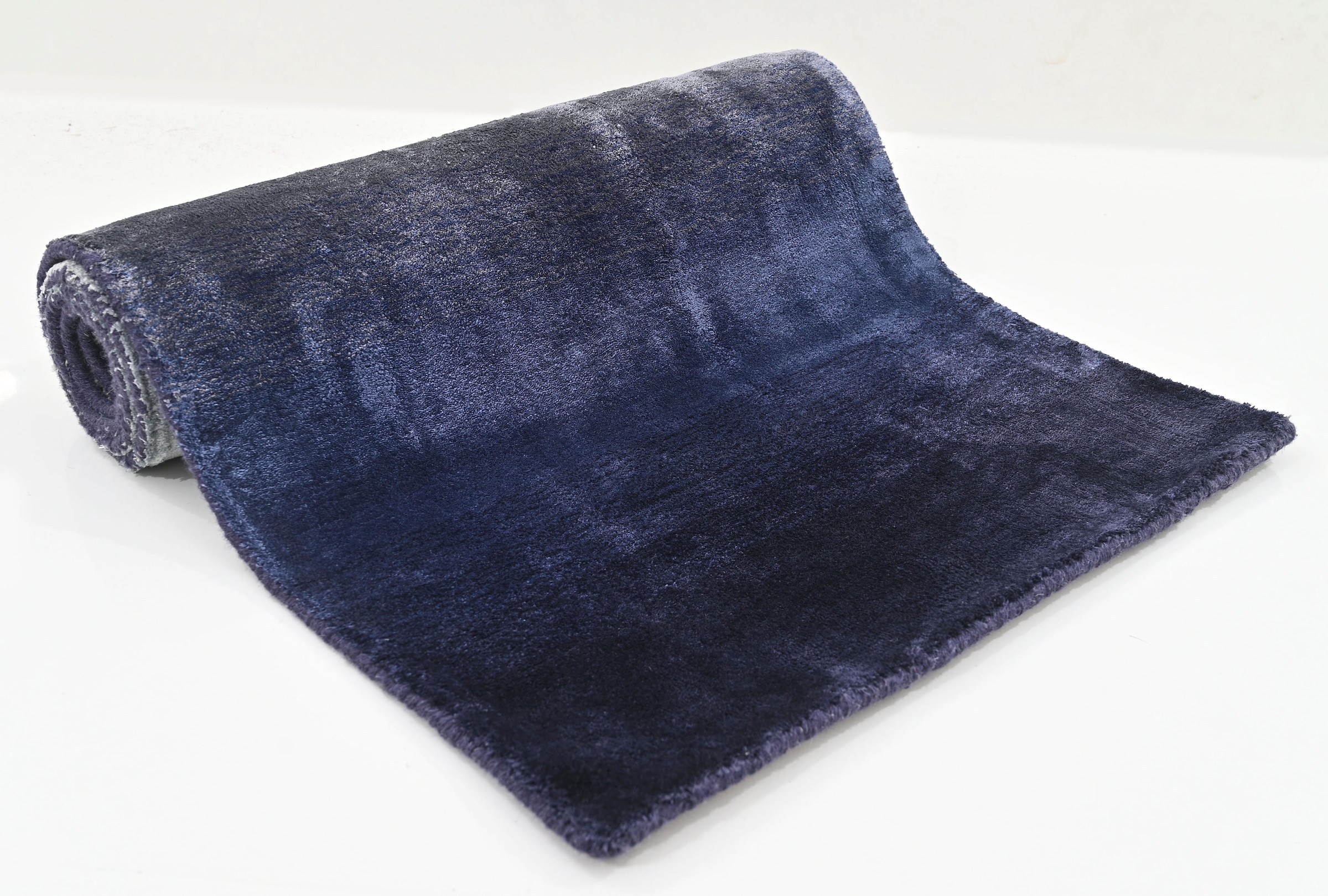 Home affaire Läufer »Katalin, handgewebt, Teppiche aus 100% Viskose, farblich changierend«, rechteckig, 12 mm Höhe, Kurzflor, Seiden-Optik, mehrfarbig, Läufer, Brücke, Flur, Esszimmer