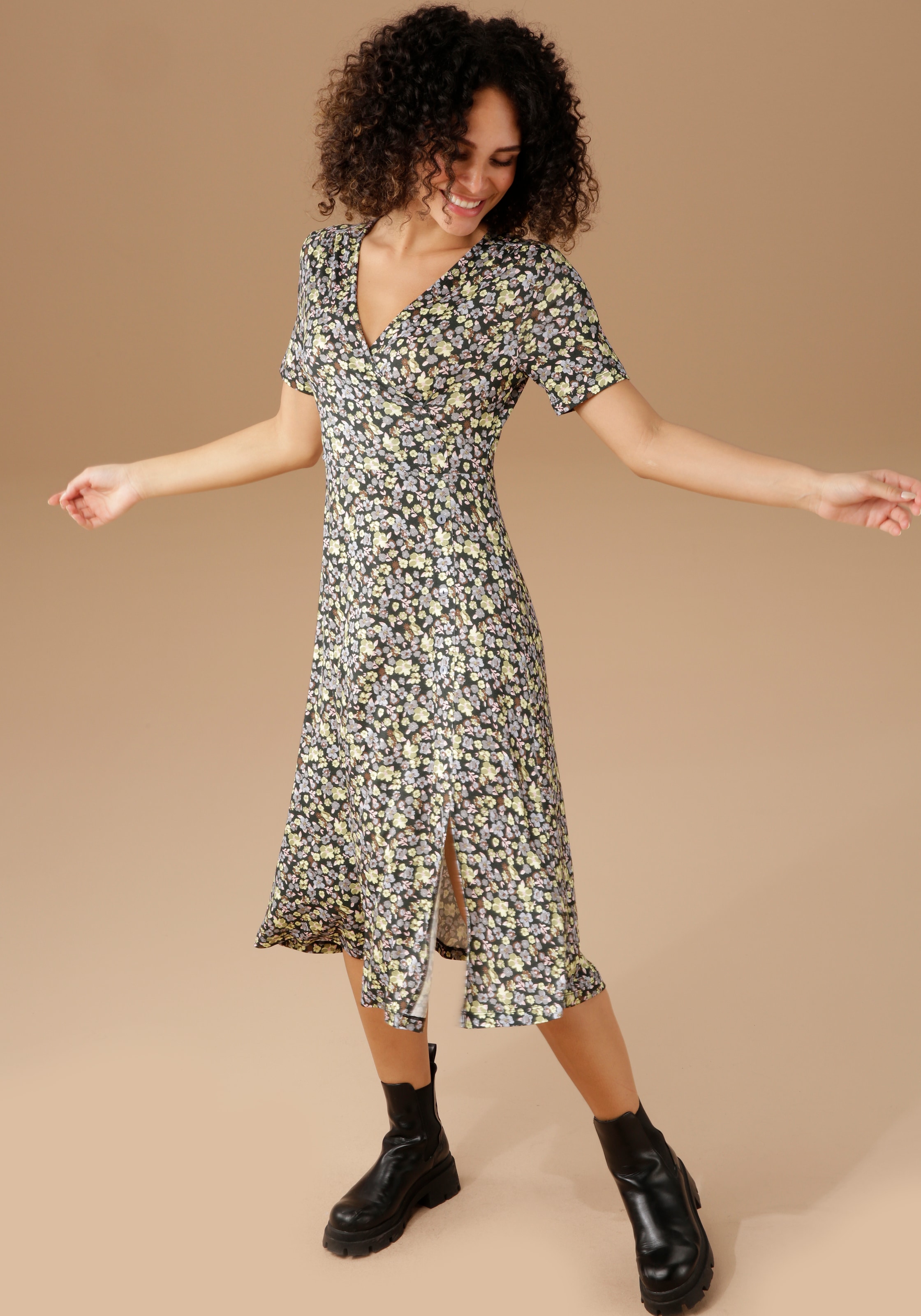 Aniston CASUAL Jerseykleid, mit niedlichen Blüten bedruckt bei ♕