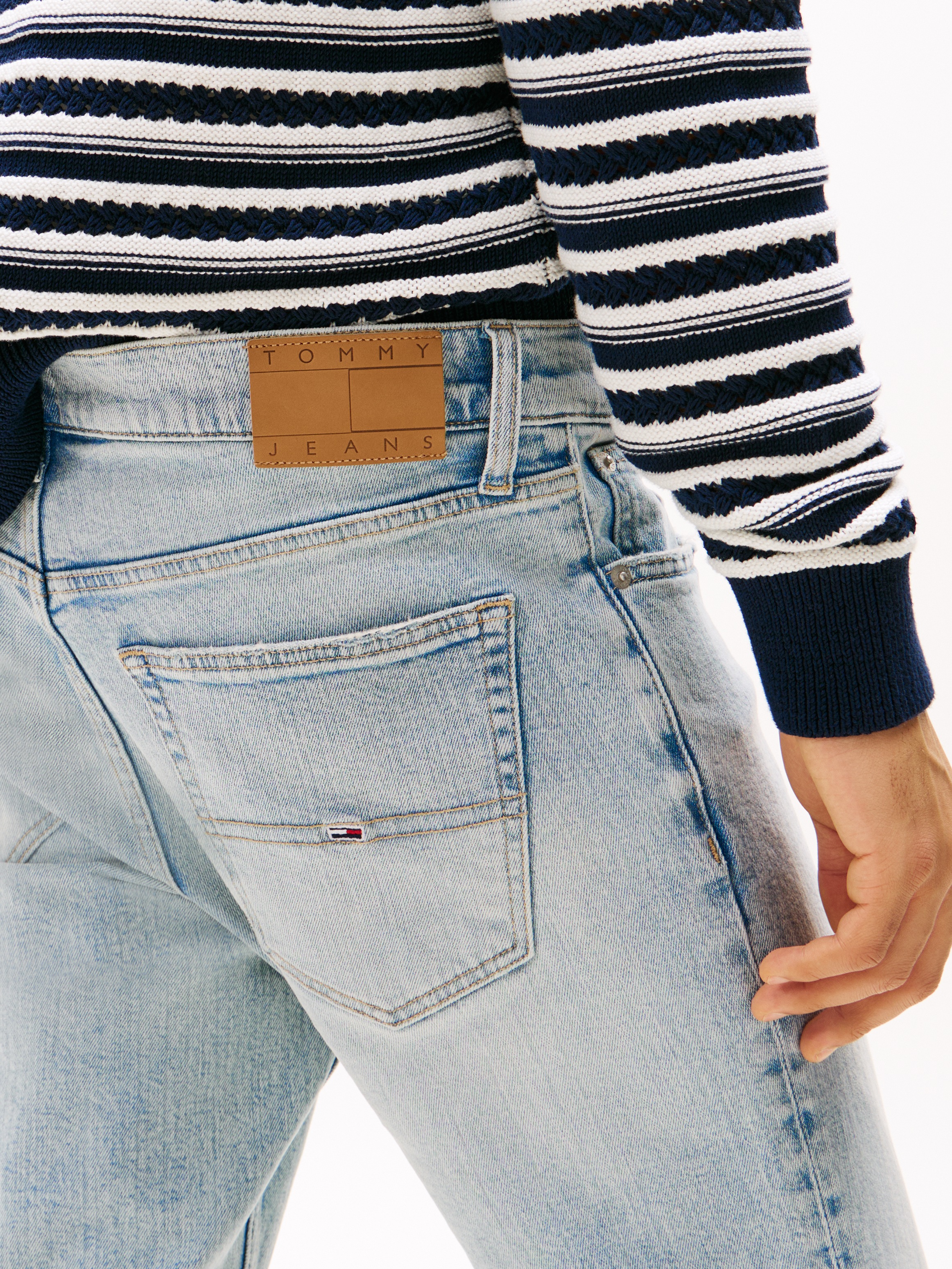 Tommy Jeans Slim-fit-Jeans »Austin Slim Tapered«, zum Knöchel hin schmaler werdende Jeans mit mittlerer Leibhöhe