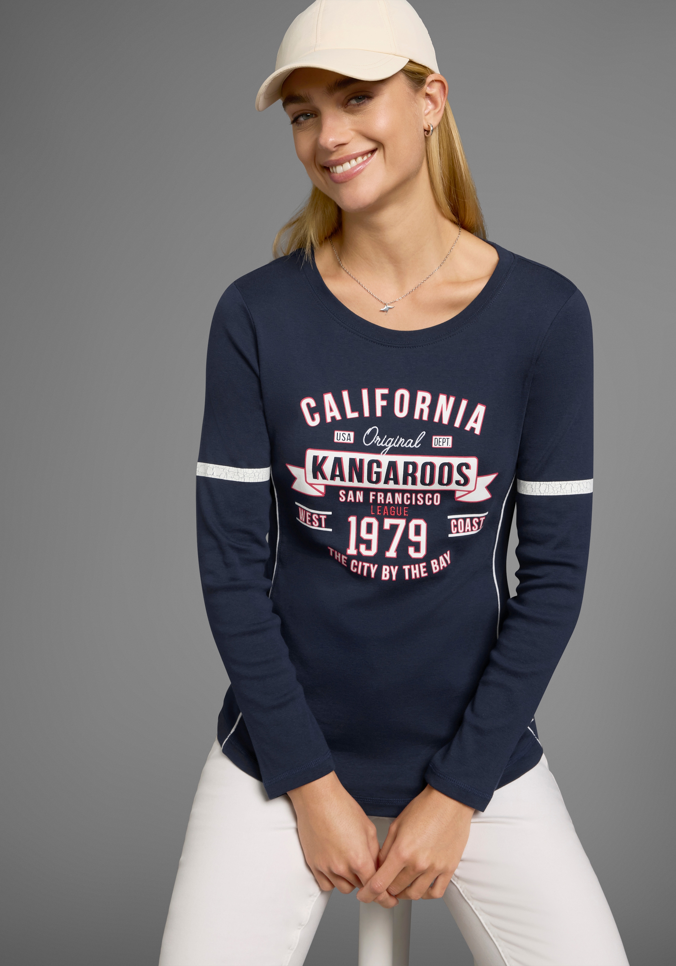 KangaROOS Langarmshirt, Langarm, sehr figurbetont, bedruckt und mit Stickerei