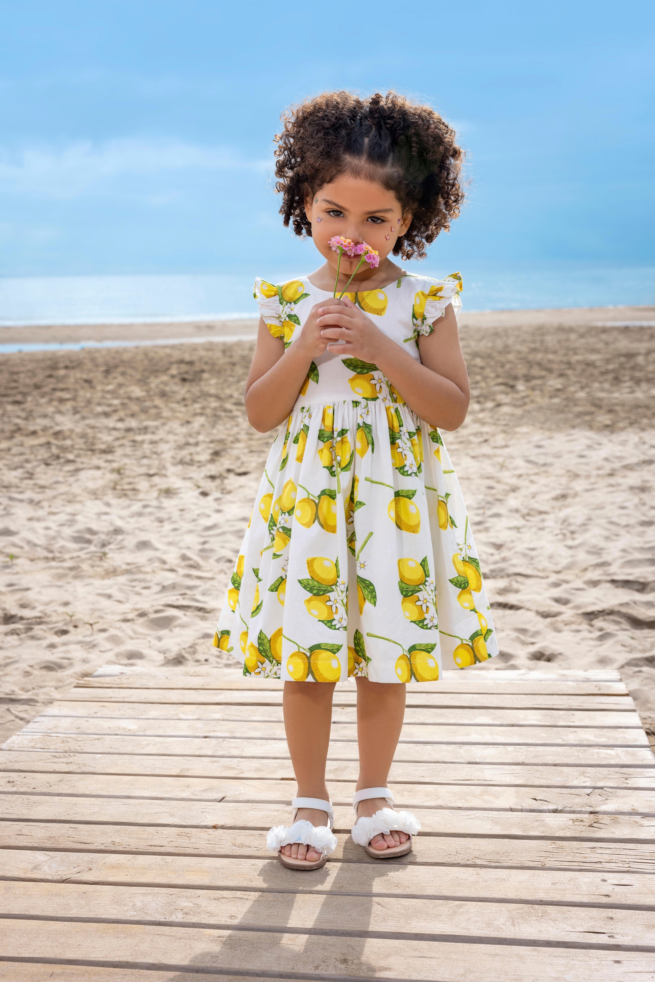 Blue Seven Sommerkleid 1 tlg. tlg. mit süßen Flügelärmeln und sommerlichem Alloverdruck