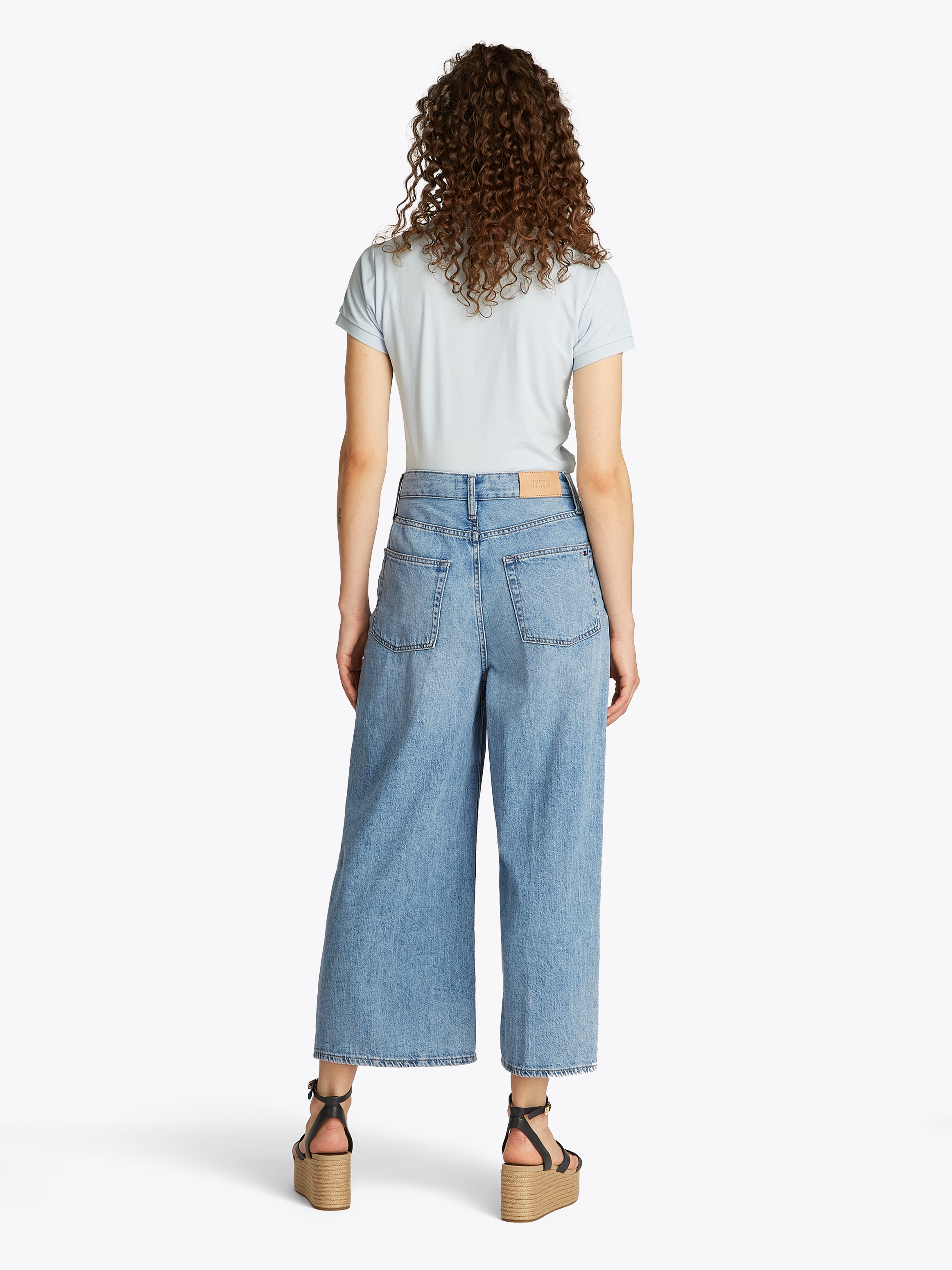 Tommy Hilfiger Weite Jeans »Wide Leg High Waist«, mit Logo-Badge, in blauer Waschung