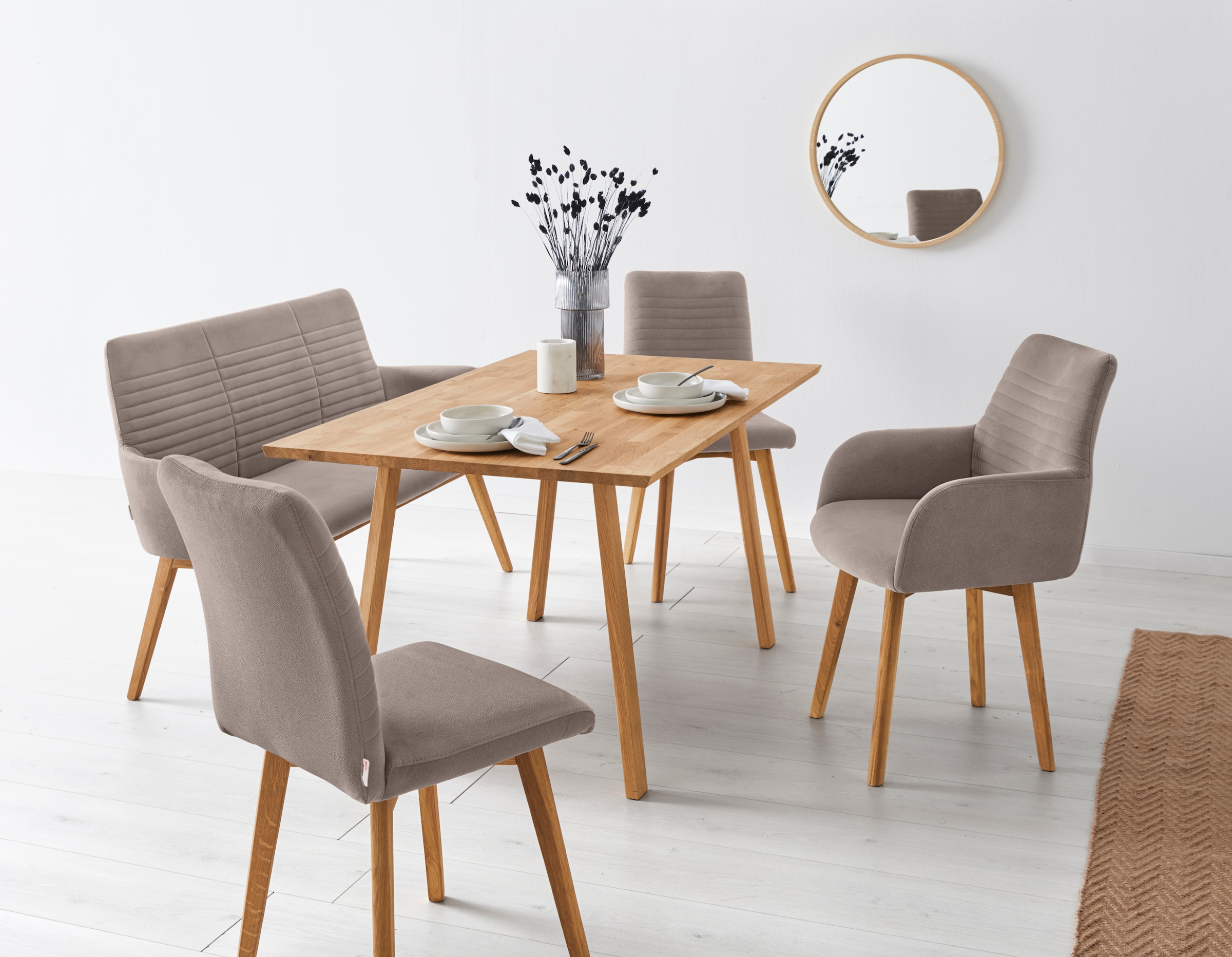 OTTO products Esszimmerstuhl »Alessja«, (Set), 2 St., Microfaser, Bezug aus Microfaser, Gestell aus Eiche Massivholz