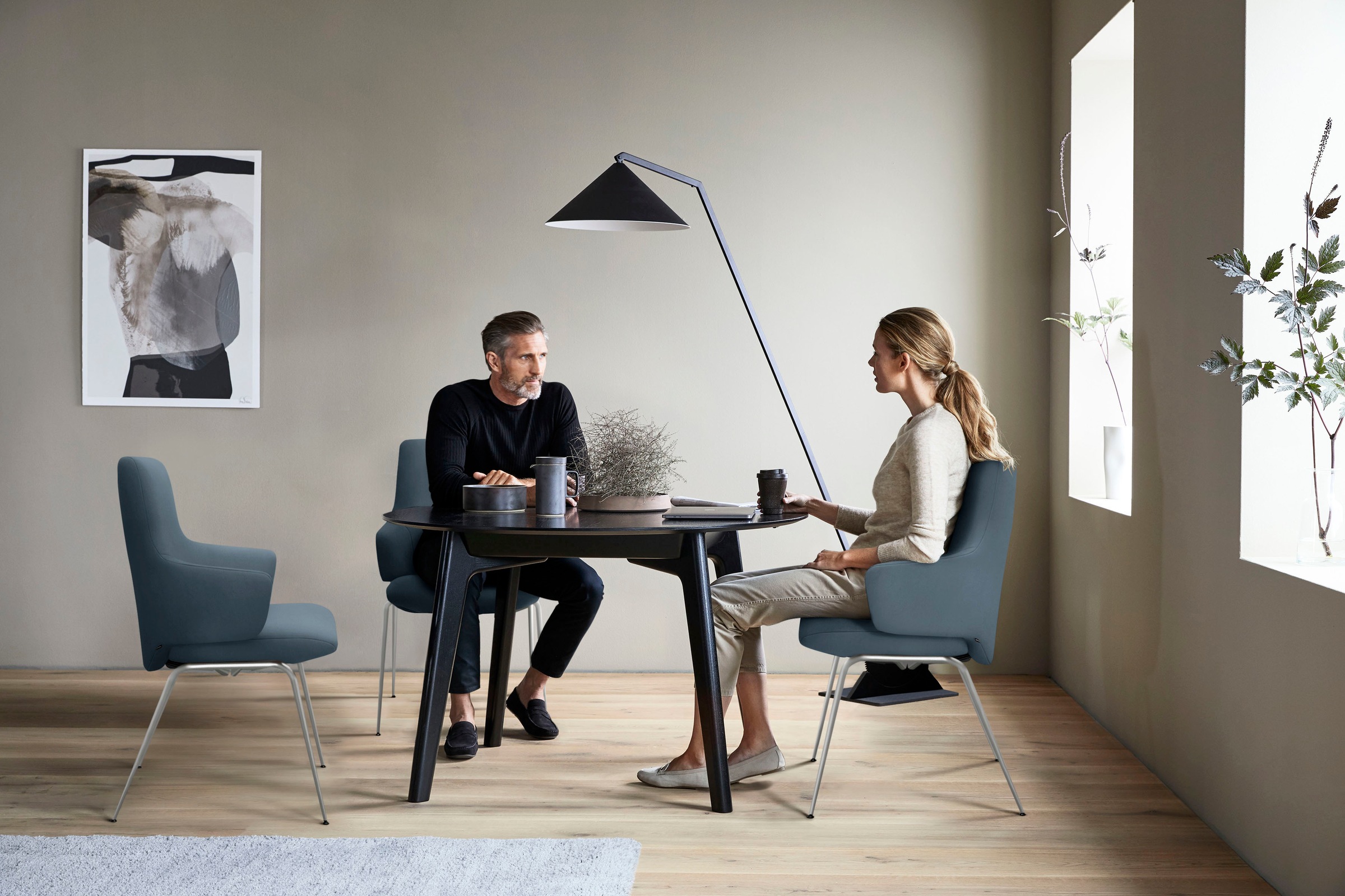 Stressless® Polsterstuhl »Laurel«, Microfaser DINAMICA, Low Back mit Armlehne, Größe L, mit Beinen aus Stahl in Schwarz matt