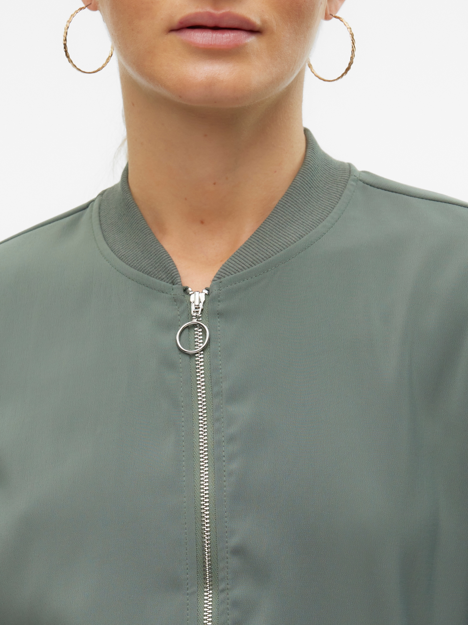 Vero Moda Kurzjacke »VMCONNY, leichte Jacke für den Übergang« seitliche Eingrifftaschen, Rippbündchen