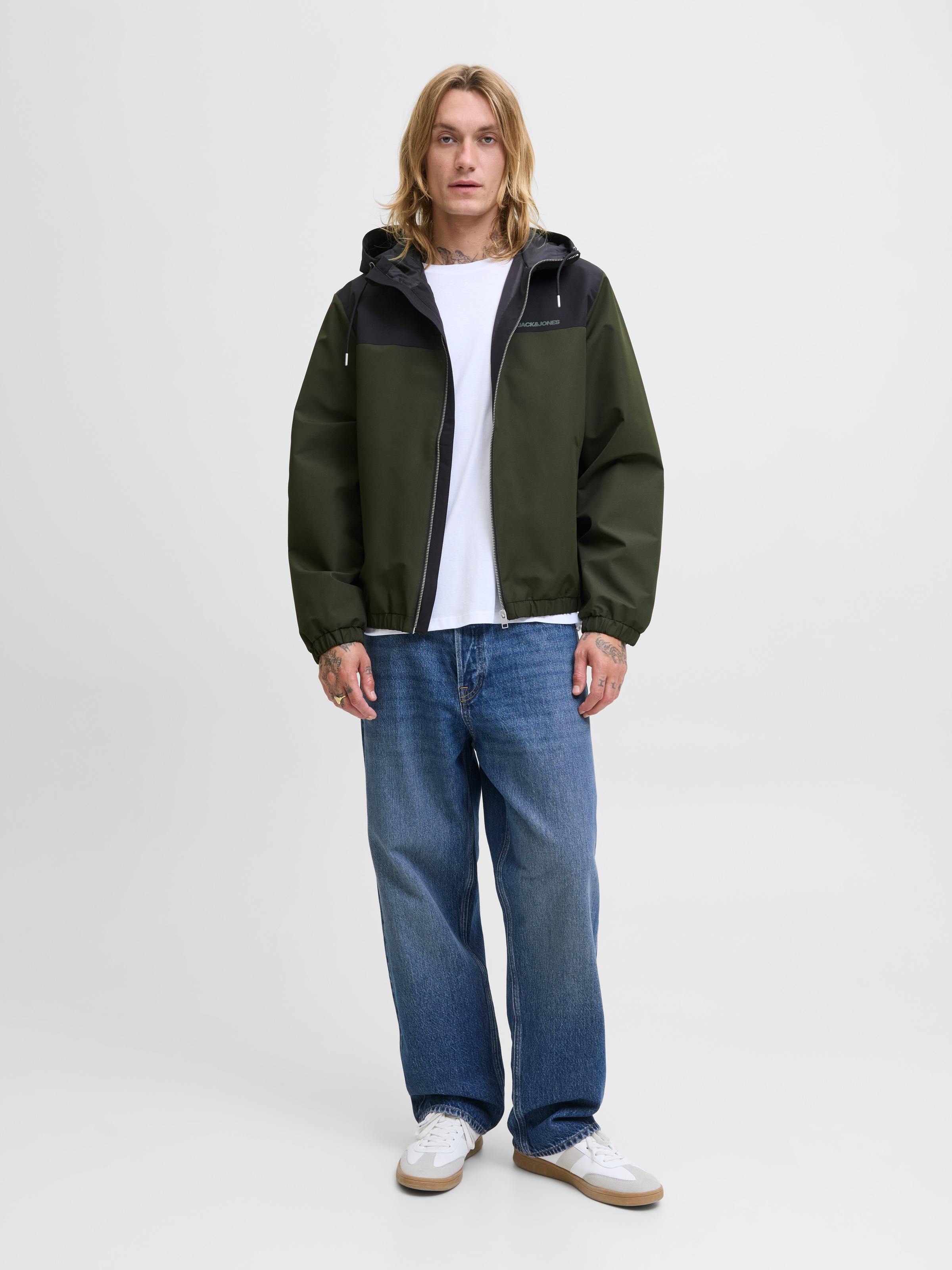 Jack & Jones Blouson »JJELEGACY LIGHT JACKET HOOD NOOS« mit Kapuze mit Logo Schriftzug