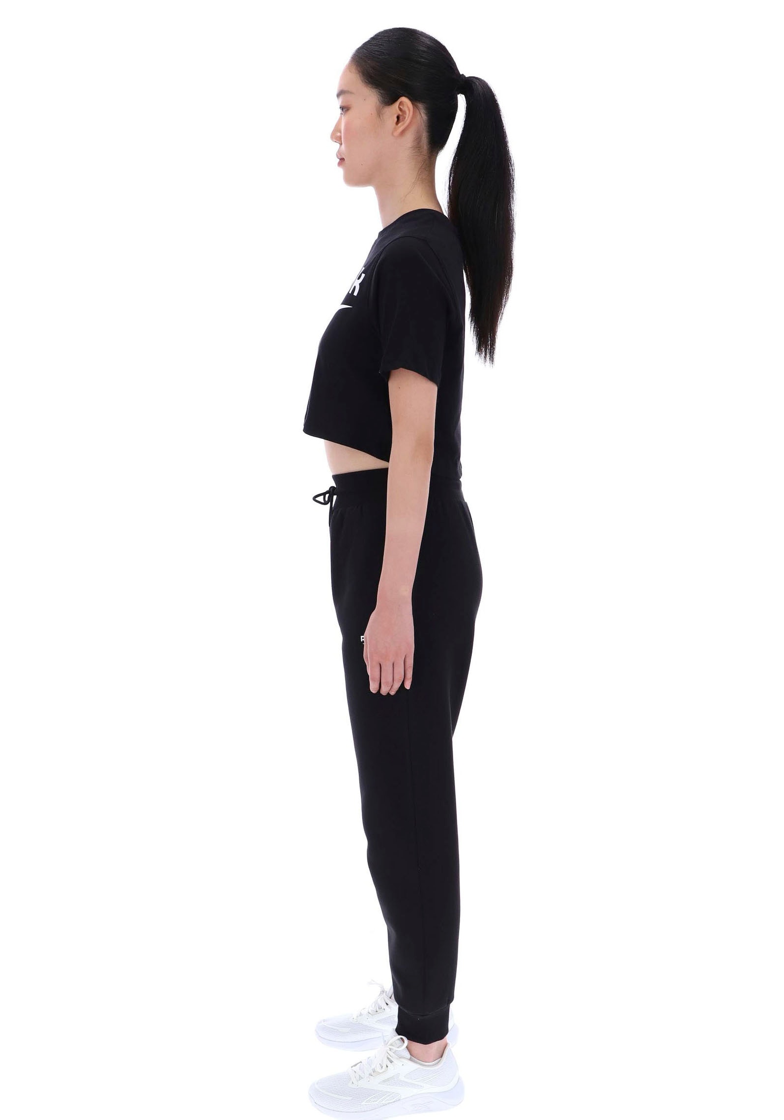 Reebok Jogginghose »ERIKA CUFFED JOGGER«  weiches, atmungsaktives Material, gerippte Bündchen